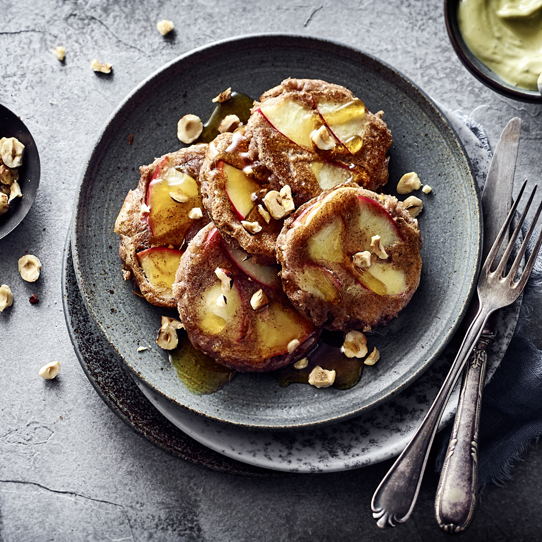 Apfel-Pancakes mit Nüssen