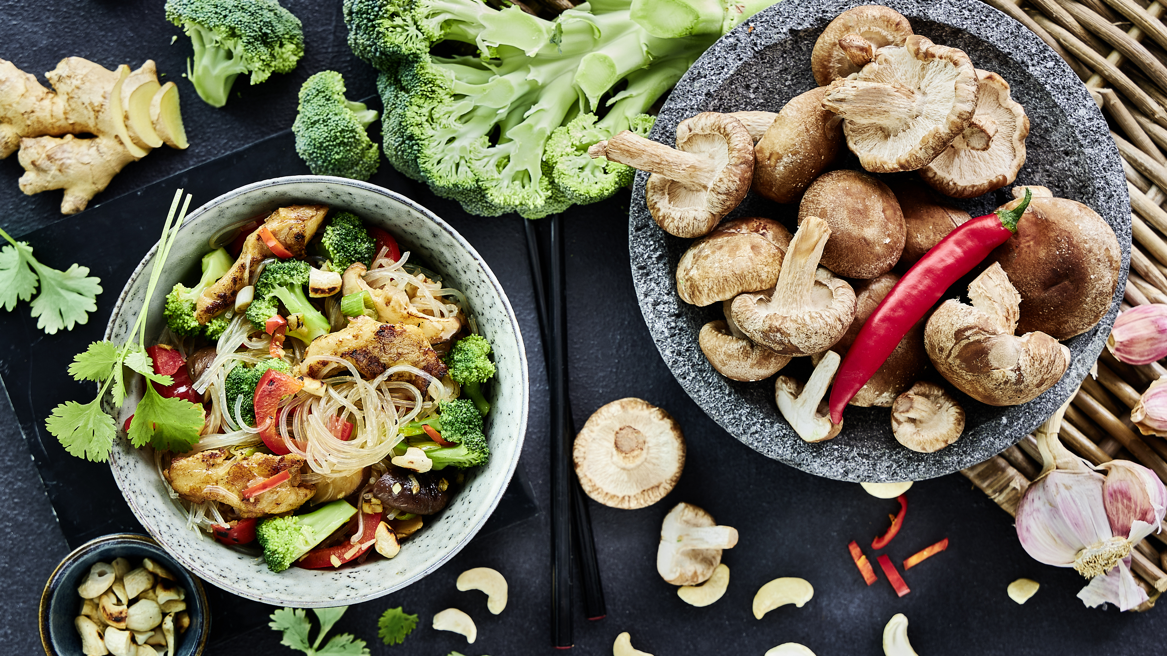 Asiatische Wokpfanne mit Brokkoli 