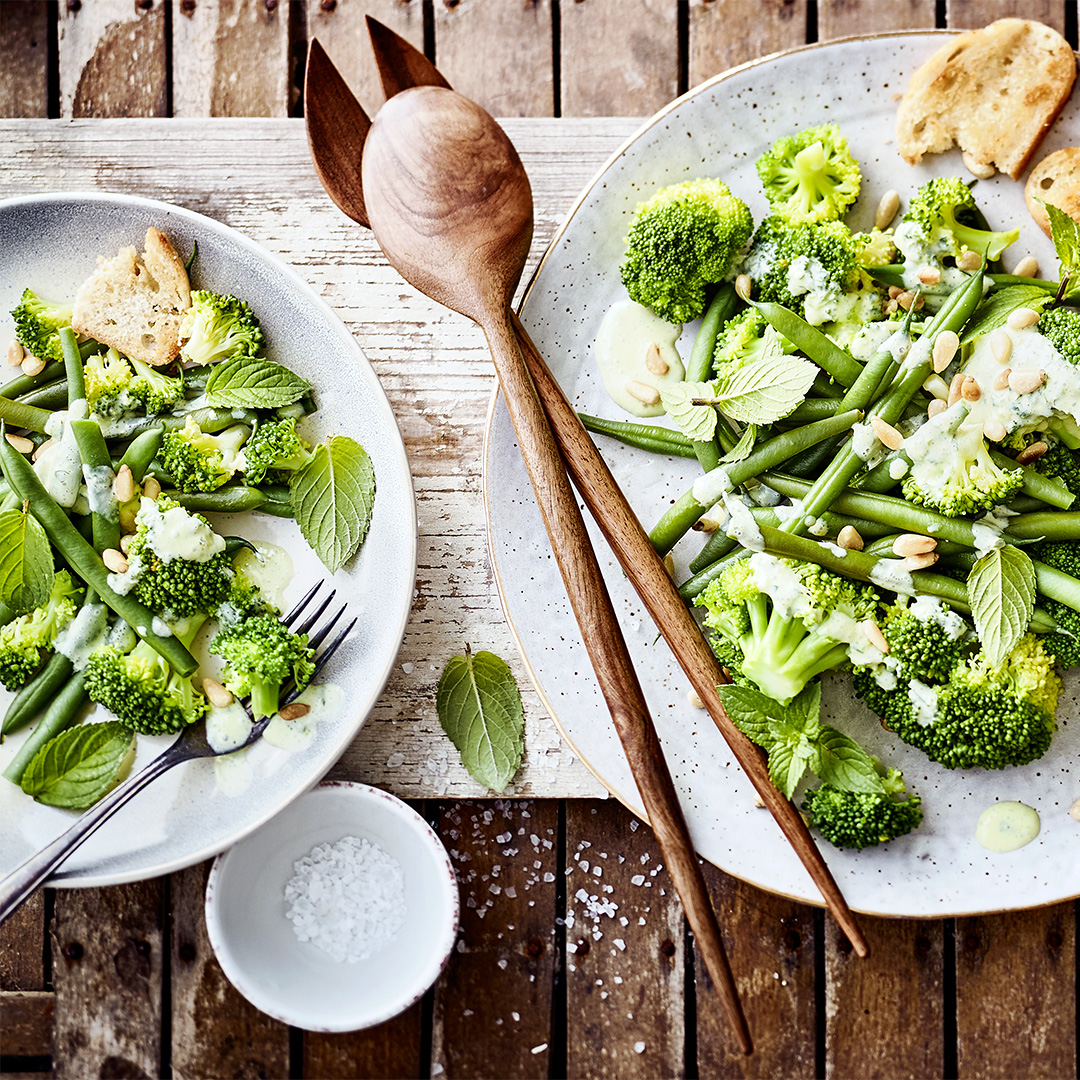 Bohnen-Brokkoli-Salat das kräftiges vegetarisches Geschmackserlebnis