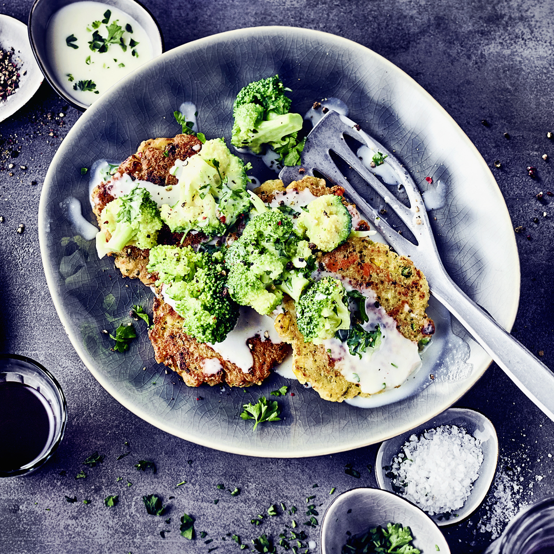 Brokkoli-Gemüse mit Sauce und wahlweise Hühnerbrust oder Tofu