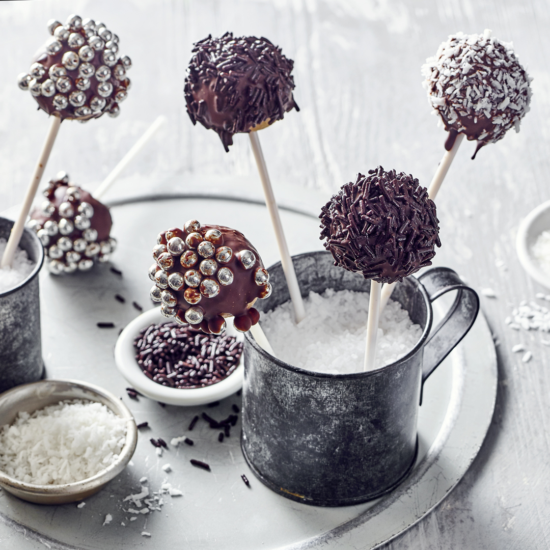 Cake-Pops mit verschiedenen Deko-Ideen