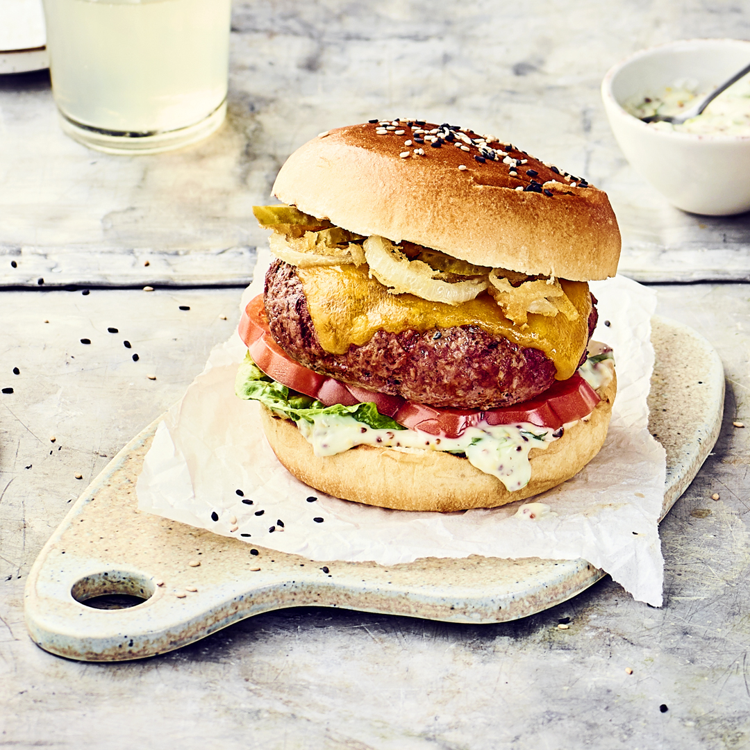 Cheeseburger mit selbstgemachtem Rinder-Patty