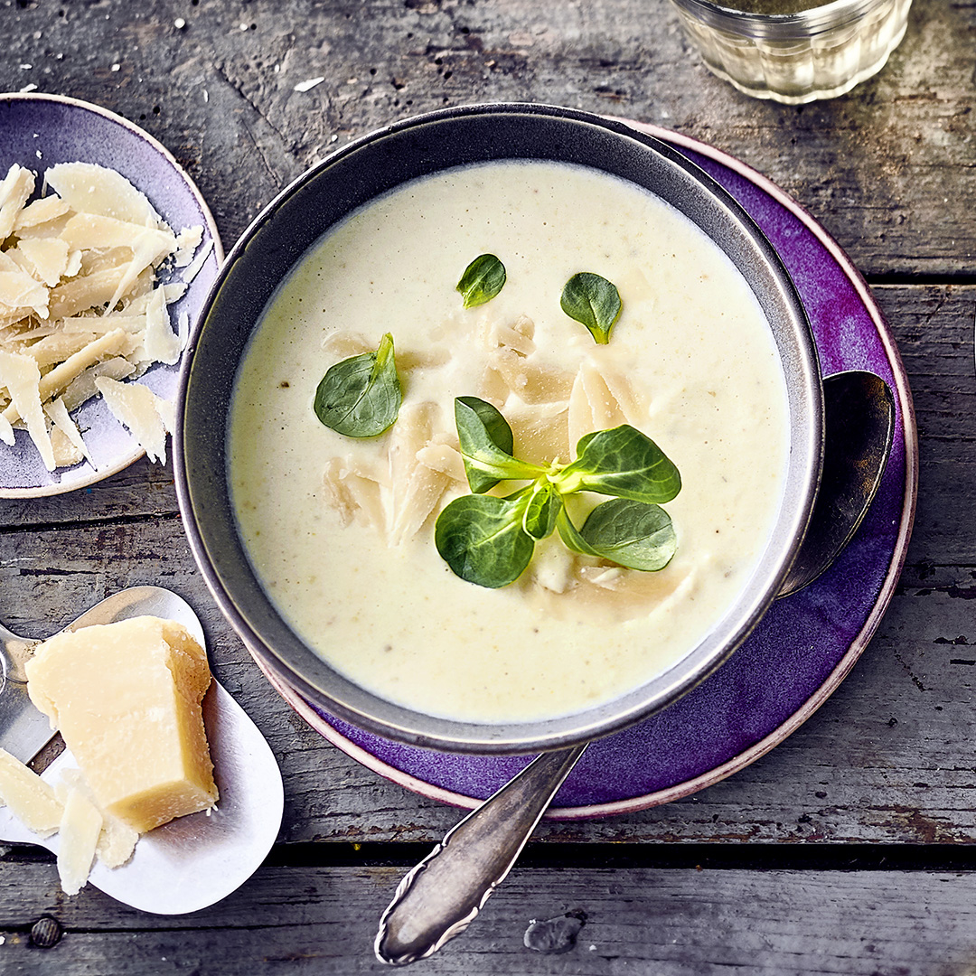 Chicoréesuppe mit Parmesan