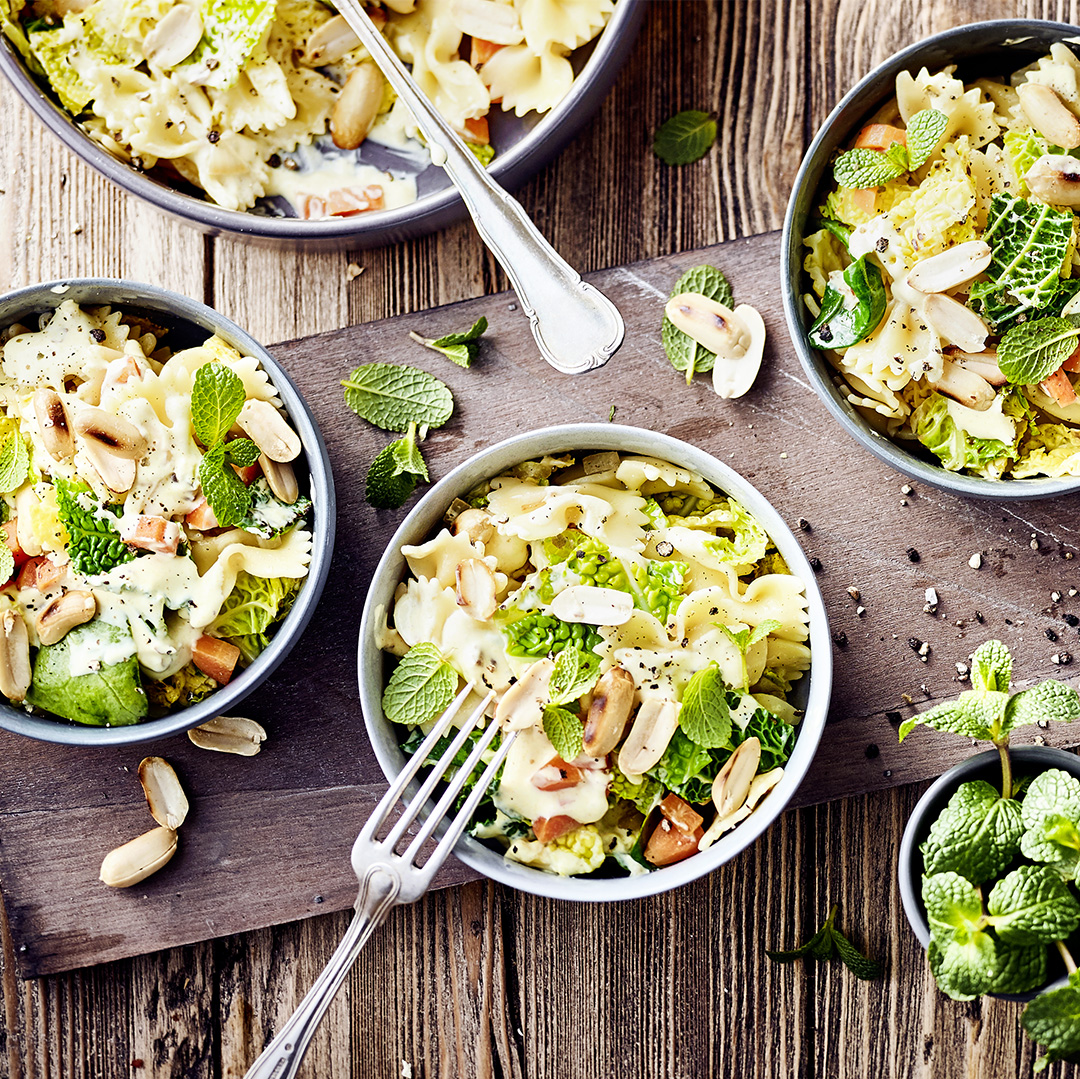 Curry-Nudelsalat mit Cashewkernen