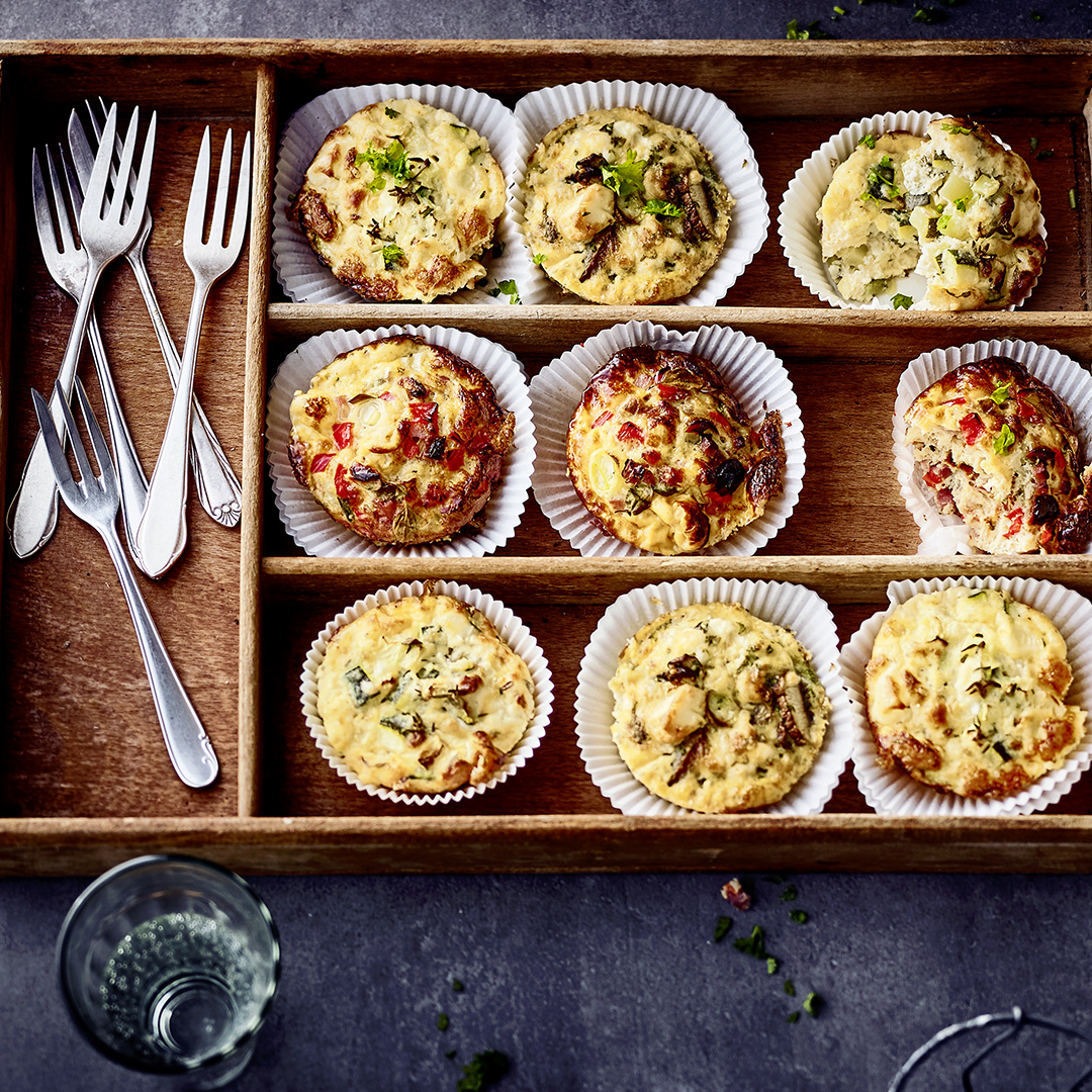 Eiermuffins mit Paprika und Frischkäse