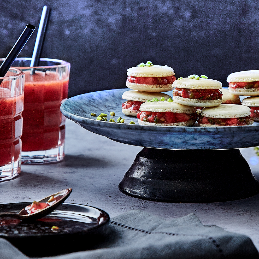 süße, mediterrane Erdbeer-Pistazien-Macarons mit Minze