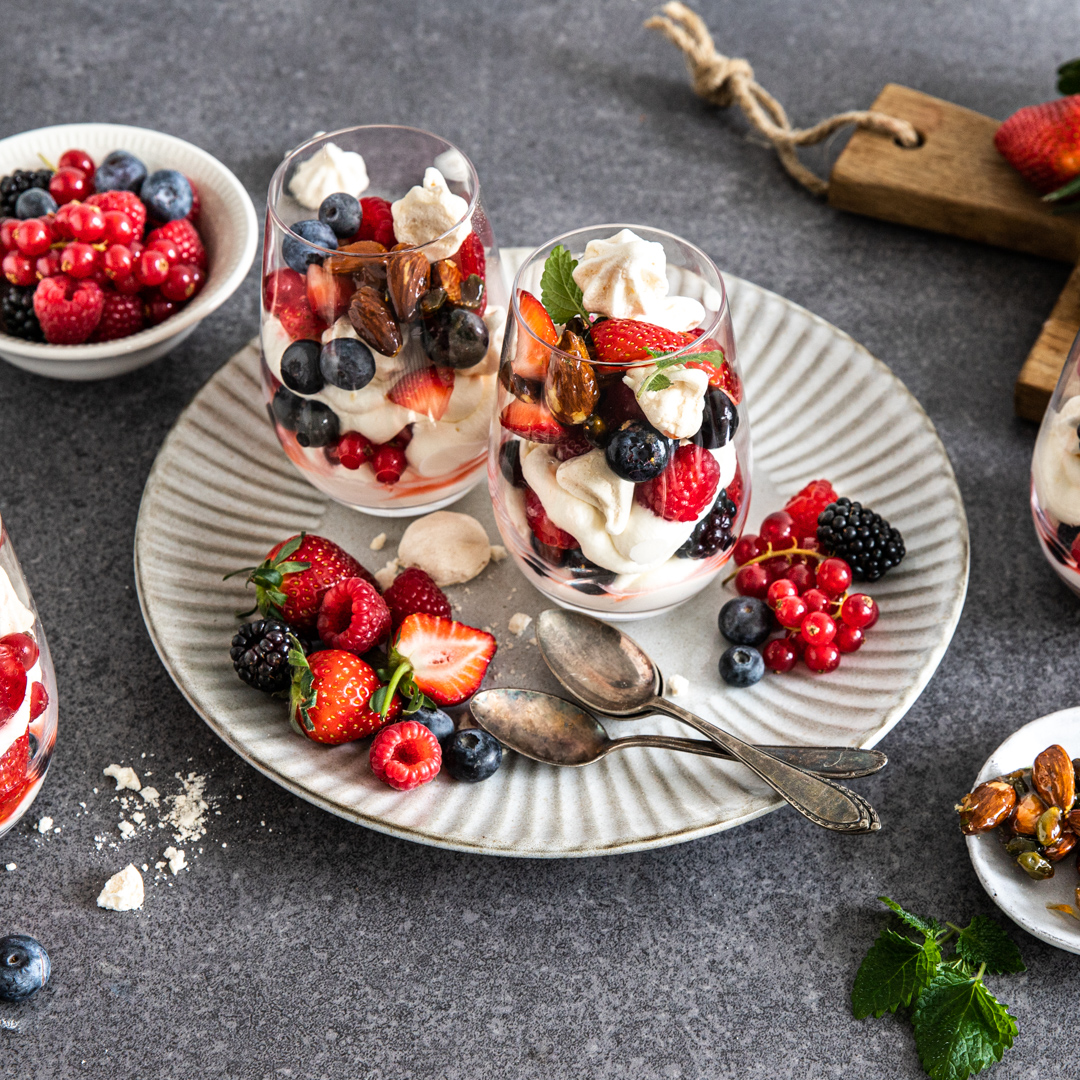 Eton Mess mit frischen Beeren