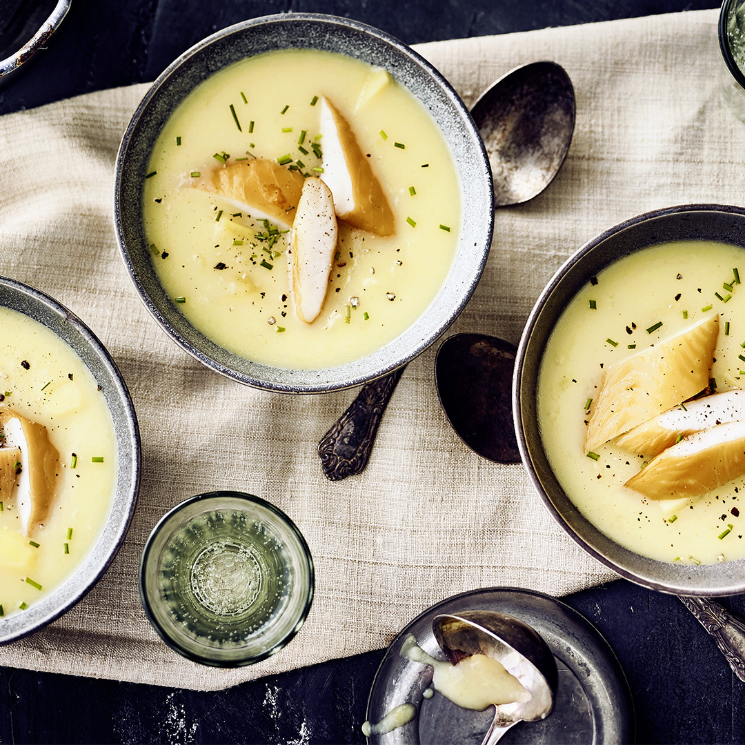 Kartoffelsuppe mit knusprigem Fischflitet