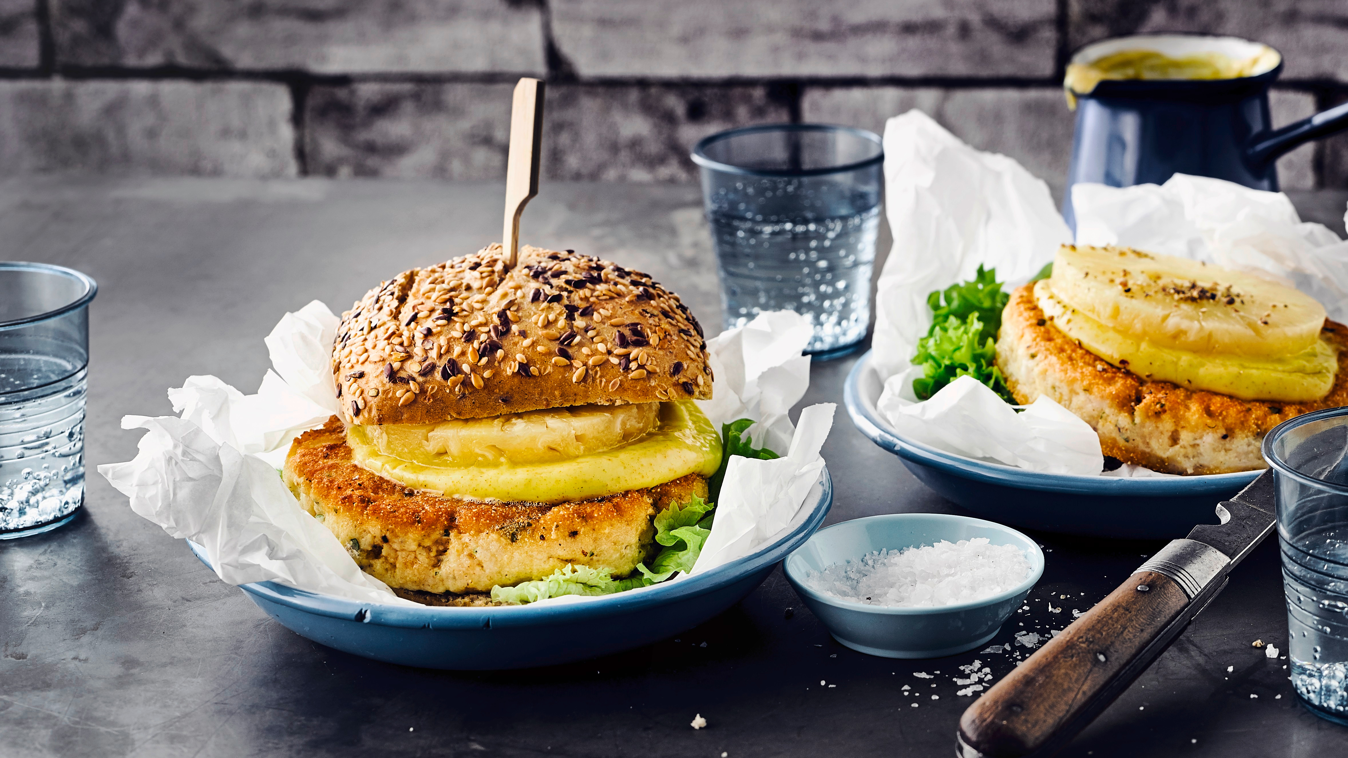 Fischburger mit Ananas