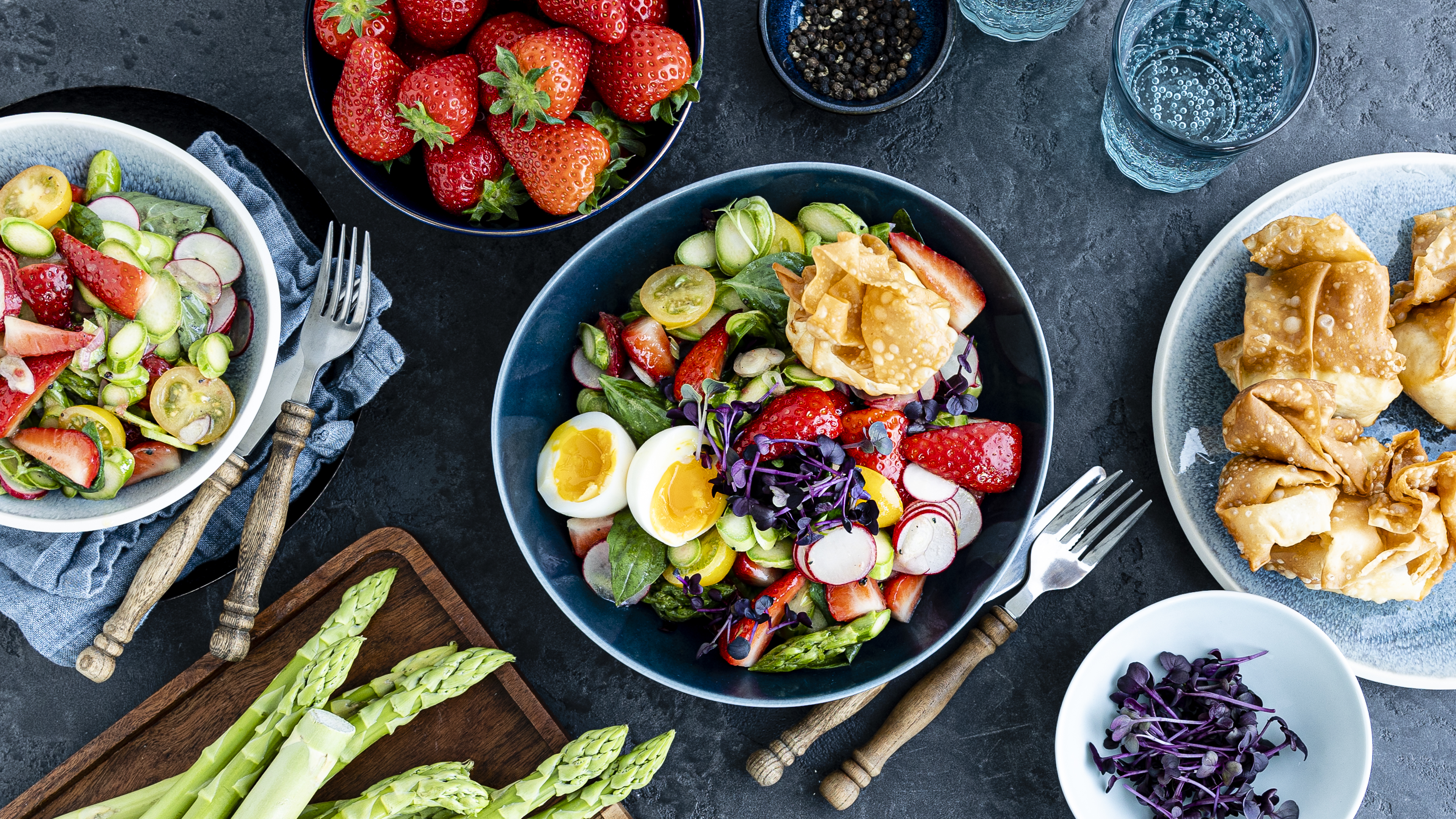 Frühlingssalat mit Erdbeeren