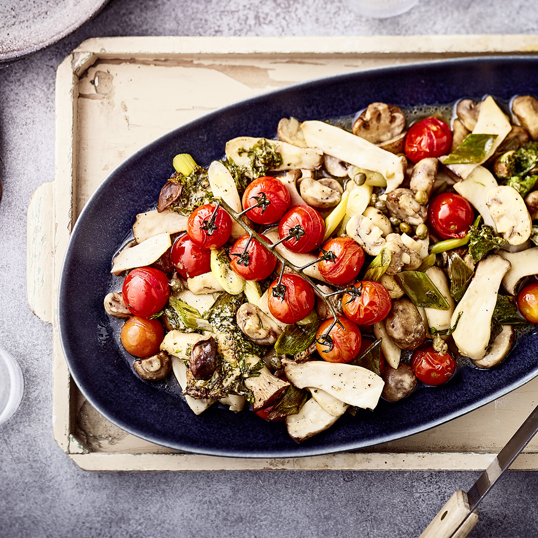 Gegrillte Antipasti mit Pilzen und Kirschtomaten