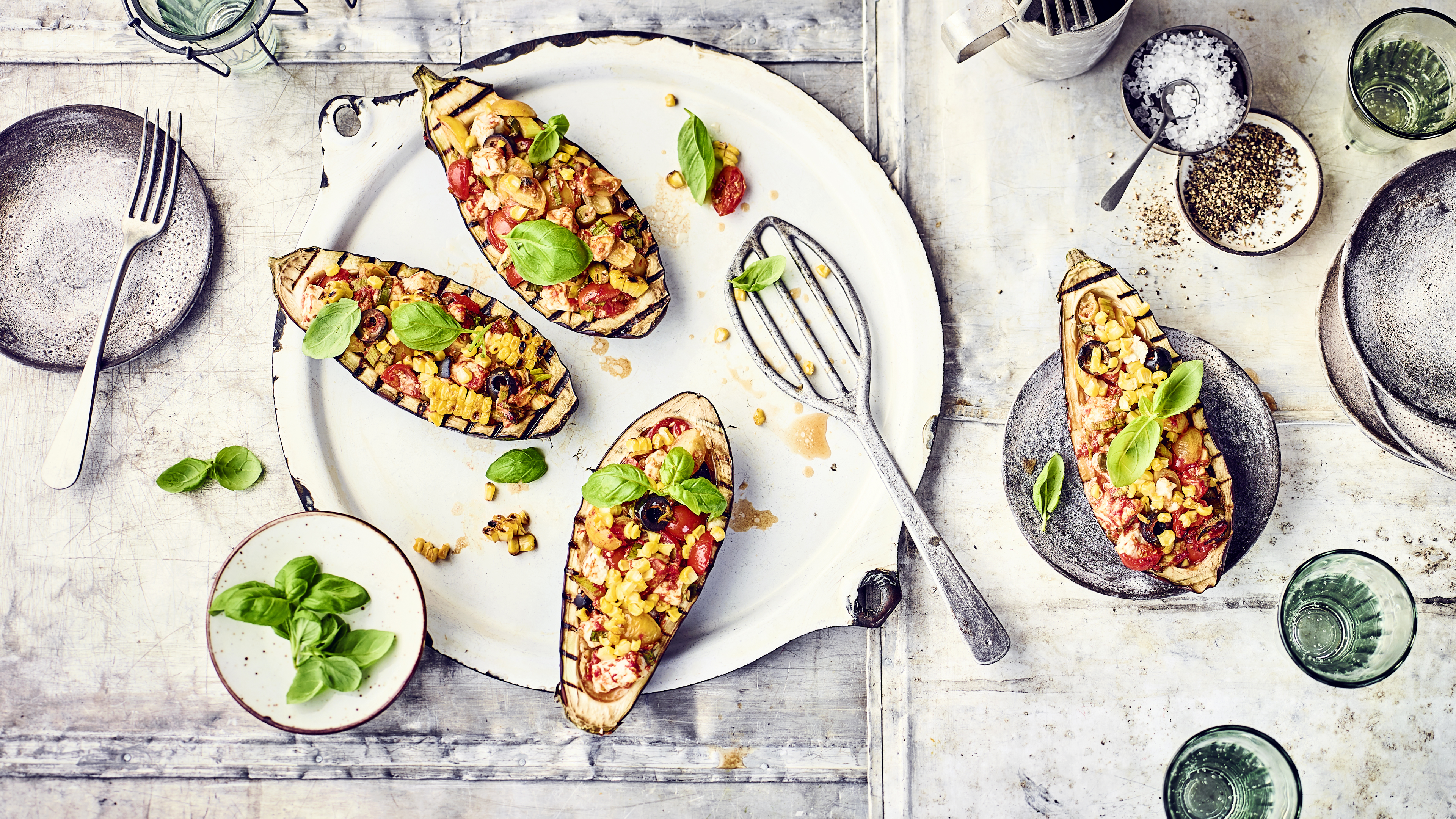 Gegrillte Aubergine mit Füllung