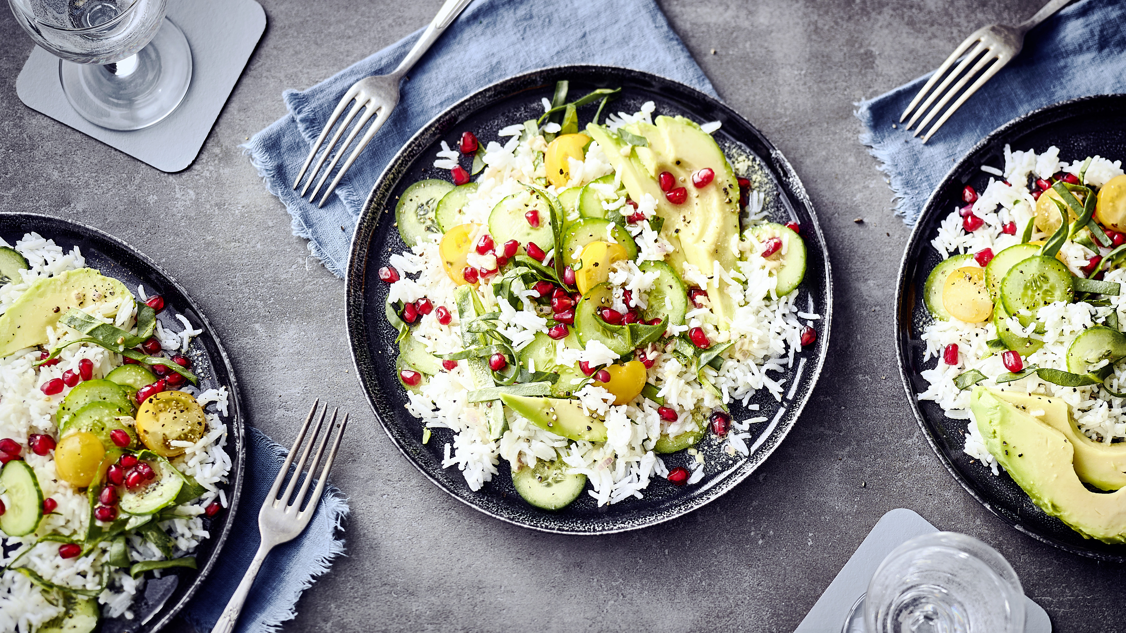 Gurken-Reis-Salat mit Avocado