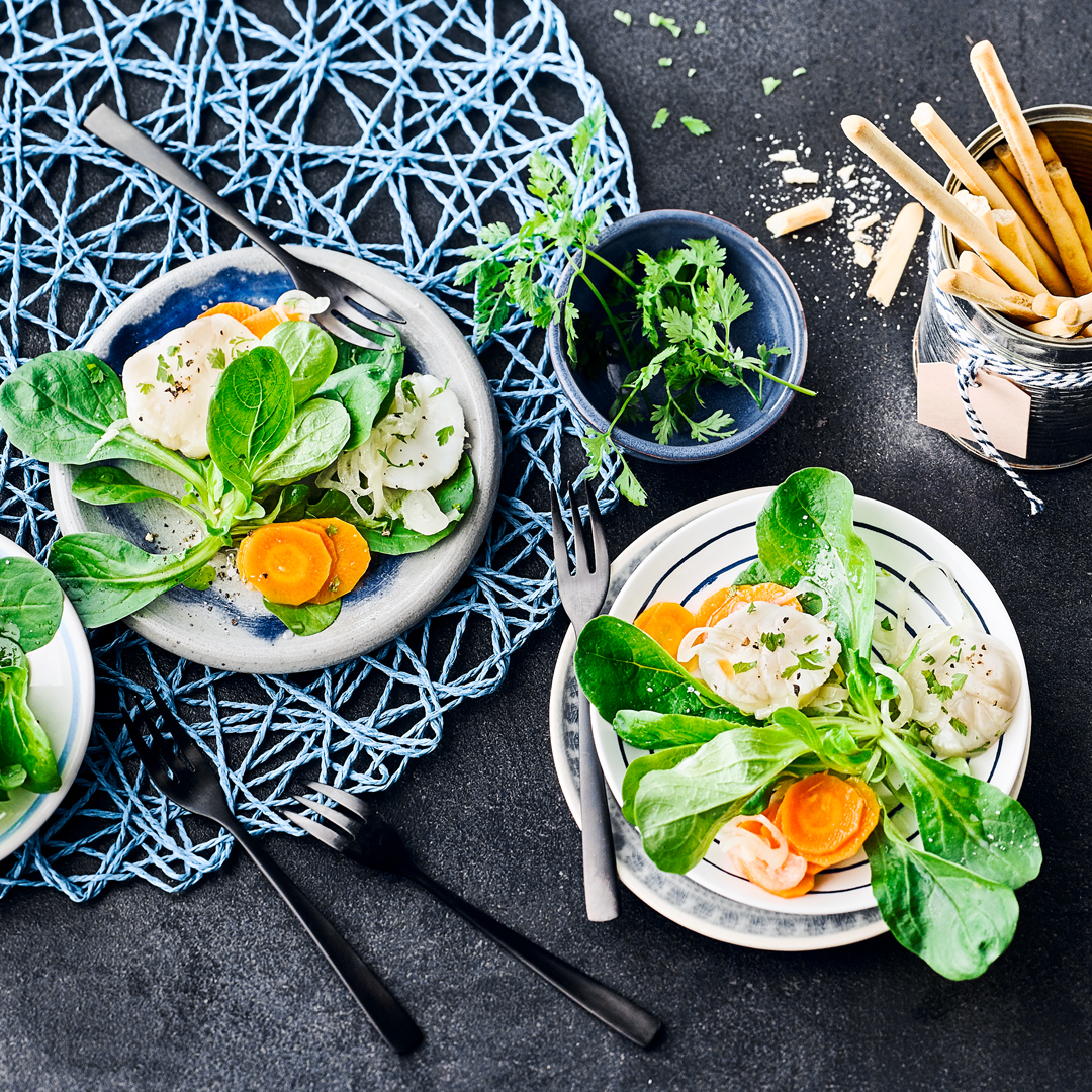 Jakobsmuscheln auf Salat