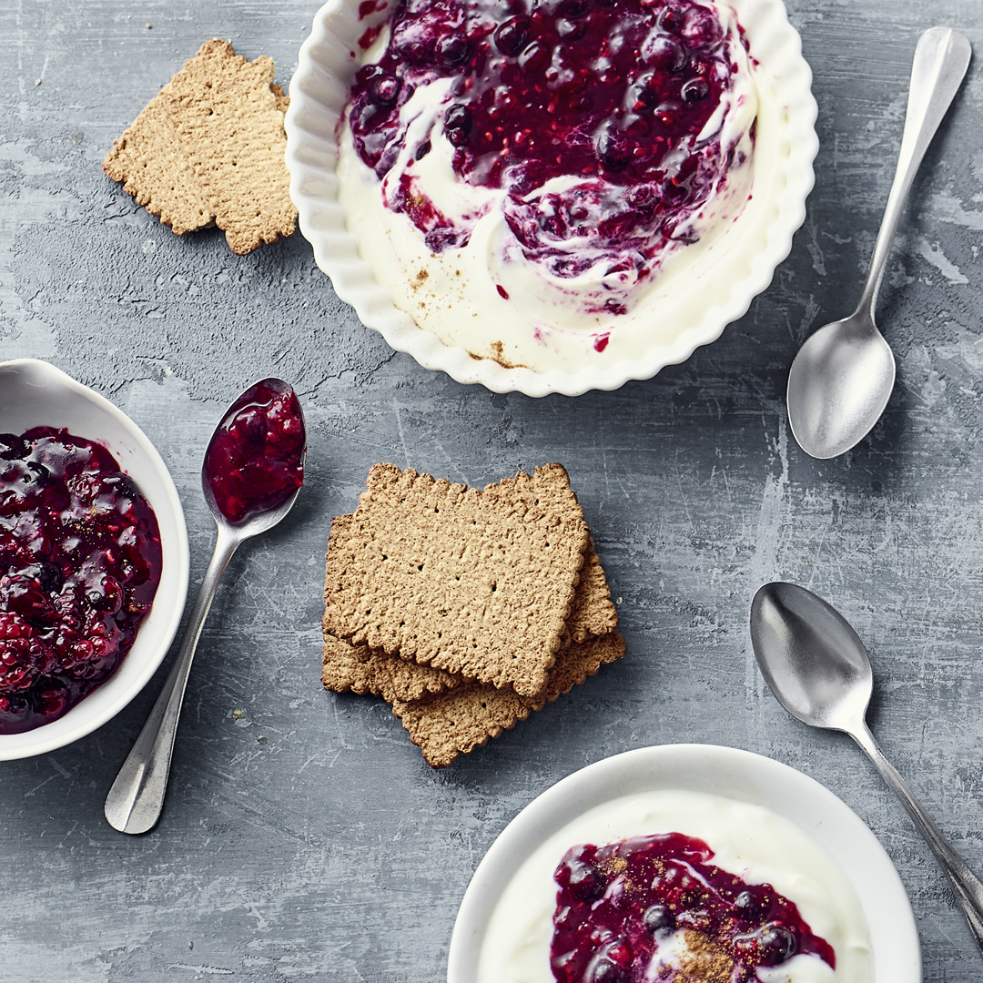 Joghurtdessert mit Früchten