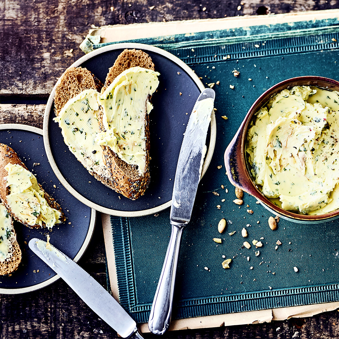 Kräuterbutter mit Löwenzahn