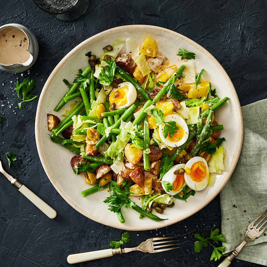 Kartoffelsalat mit grünen Bohnen und Ei