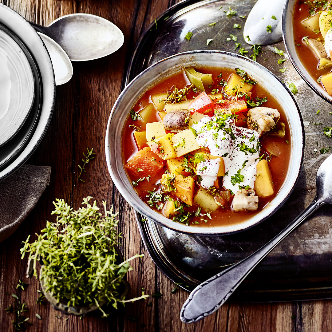 Probieren Sie unser Kürbisgulasch-Rezept aus.