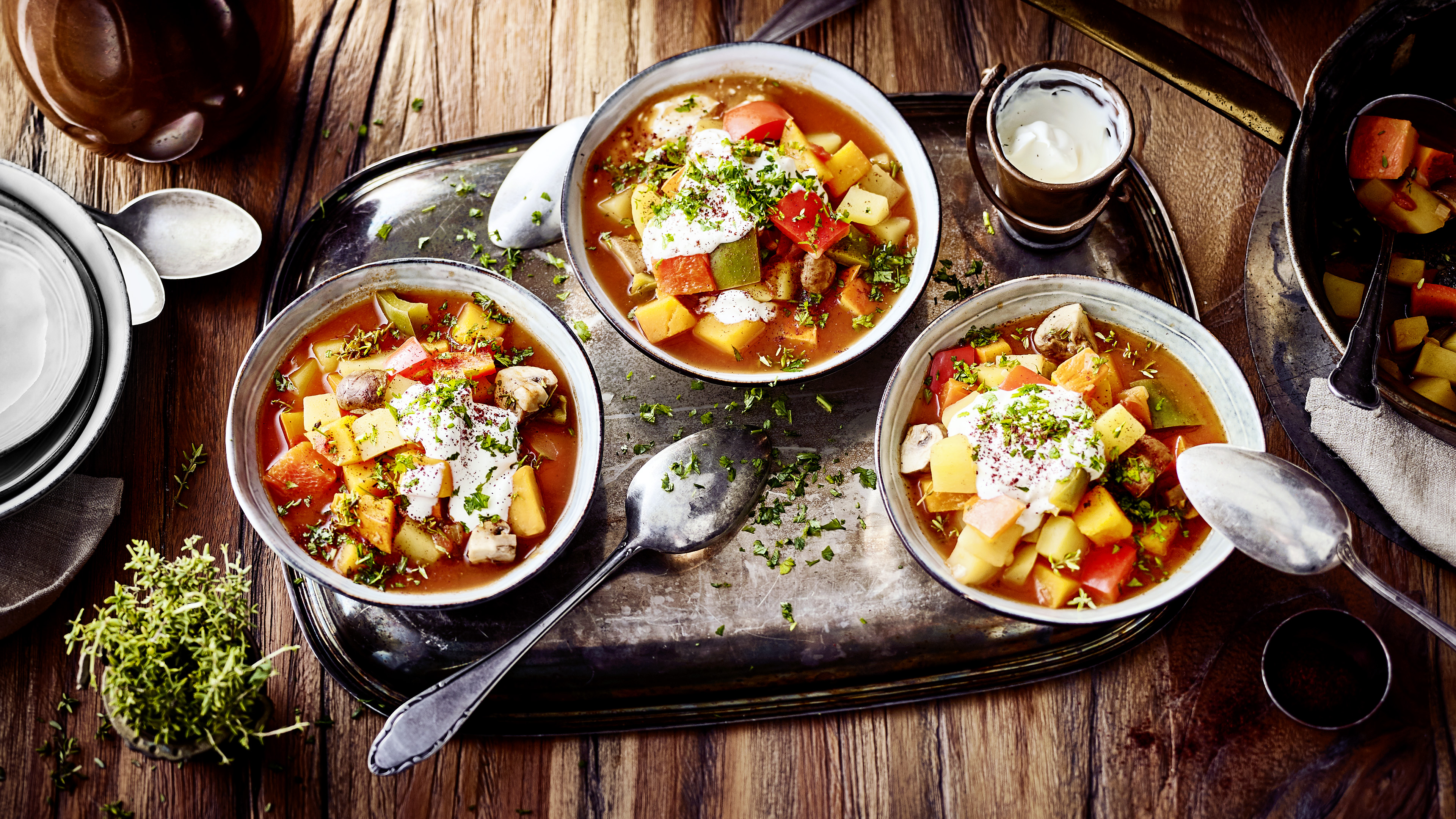 Probieren Sie unser Kürbisgulasch-Rezept aus.