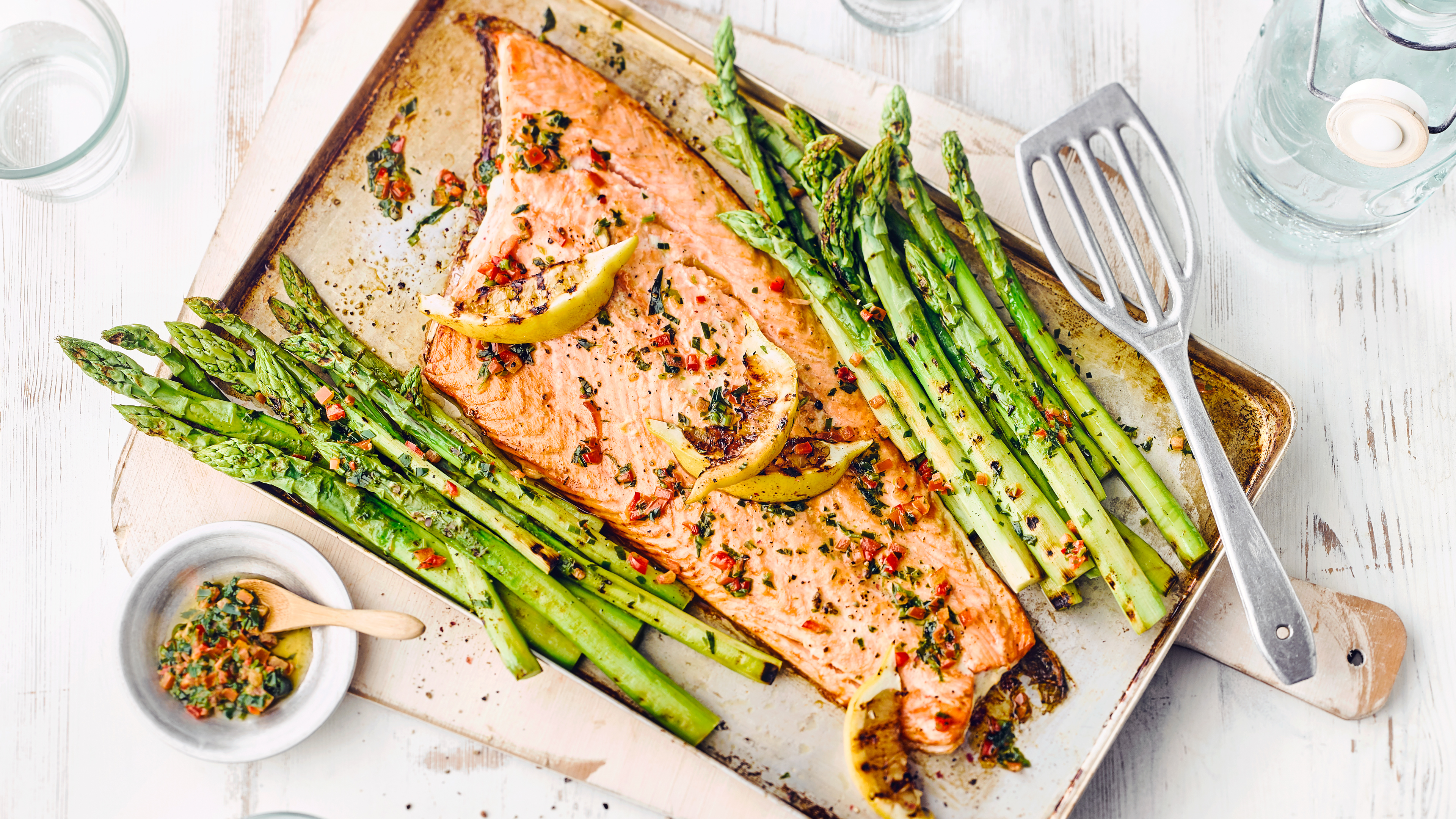 Lachs mit grünem Spargel