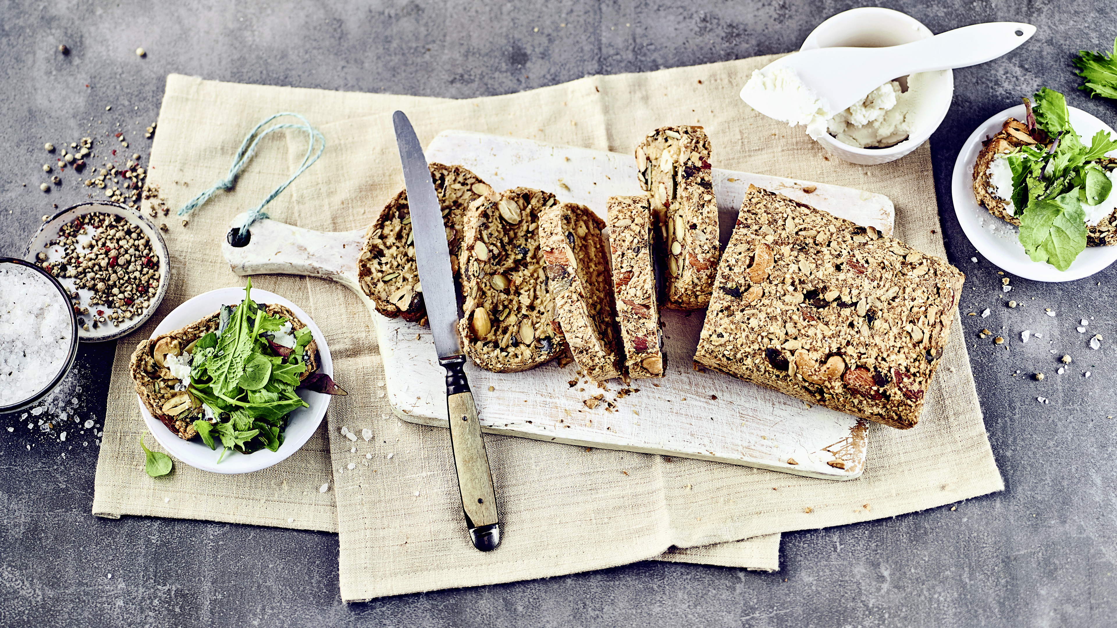 Life-Changing-Bread mit Cashewkernen und vielen weiteren Super-Foods