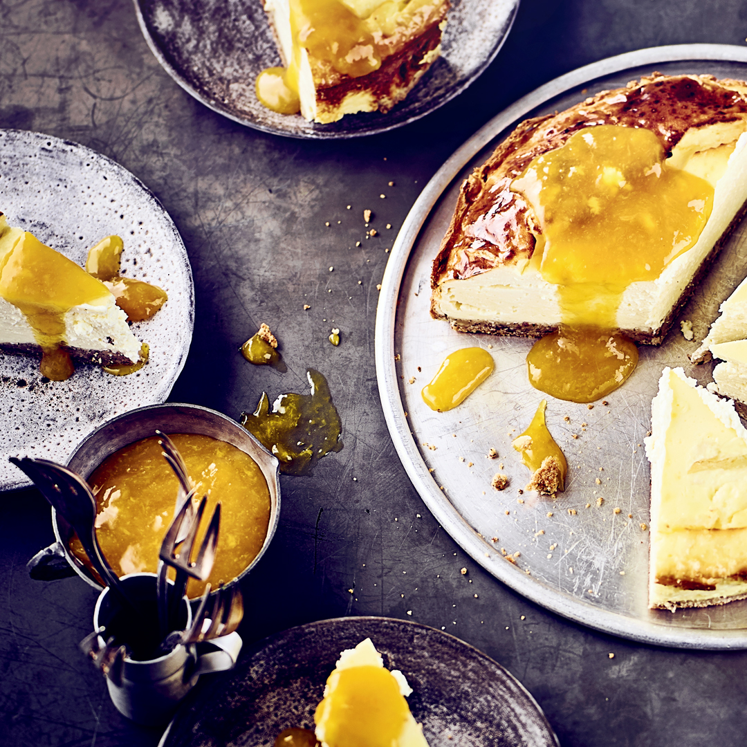 Low Carb Cheesecake mit Mangosoße