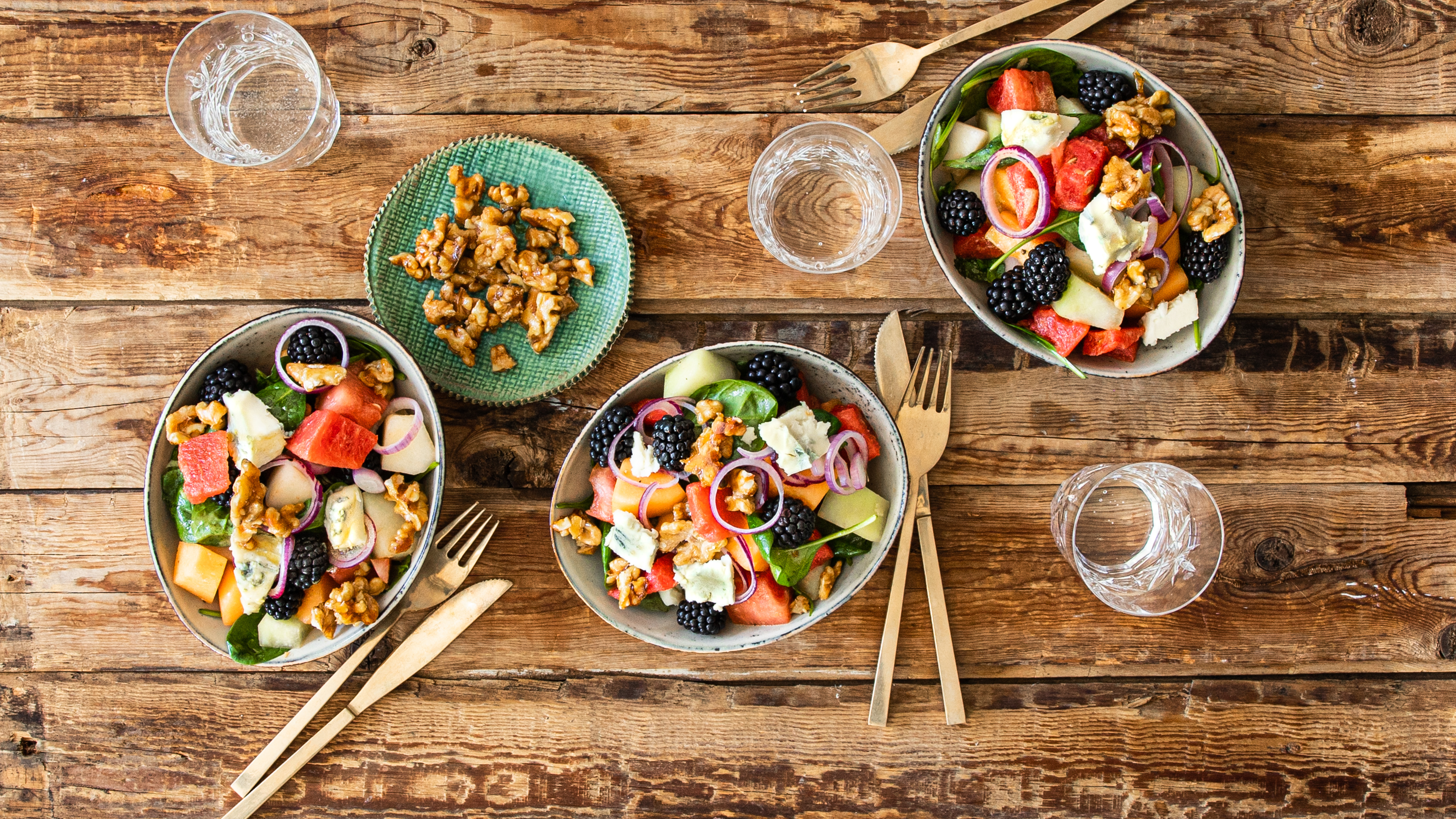 Melonen-Salat mit Gorgonzola und Babyspinat