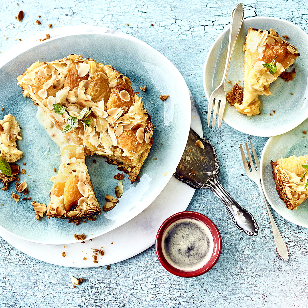 Mirabellen-Kuchen mit Mandeln und Minze