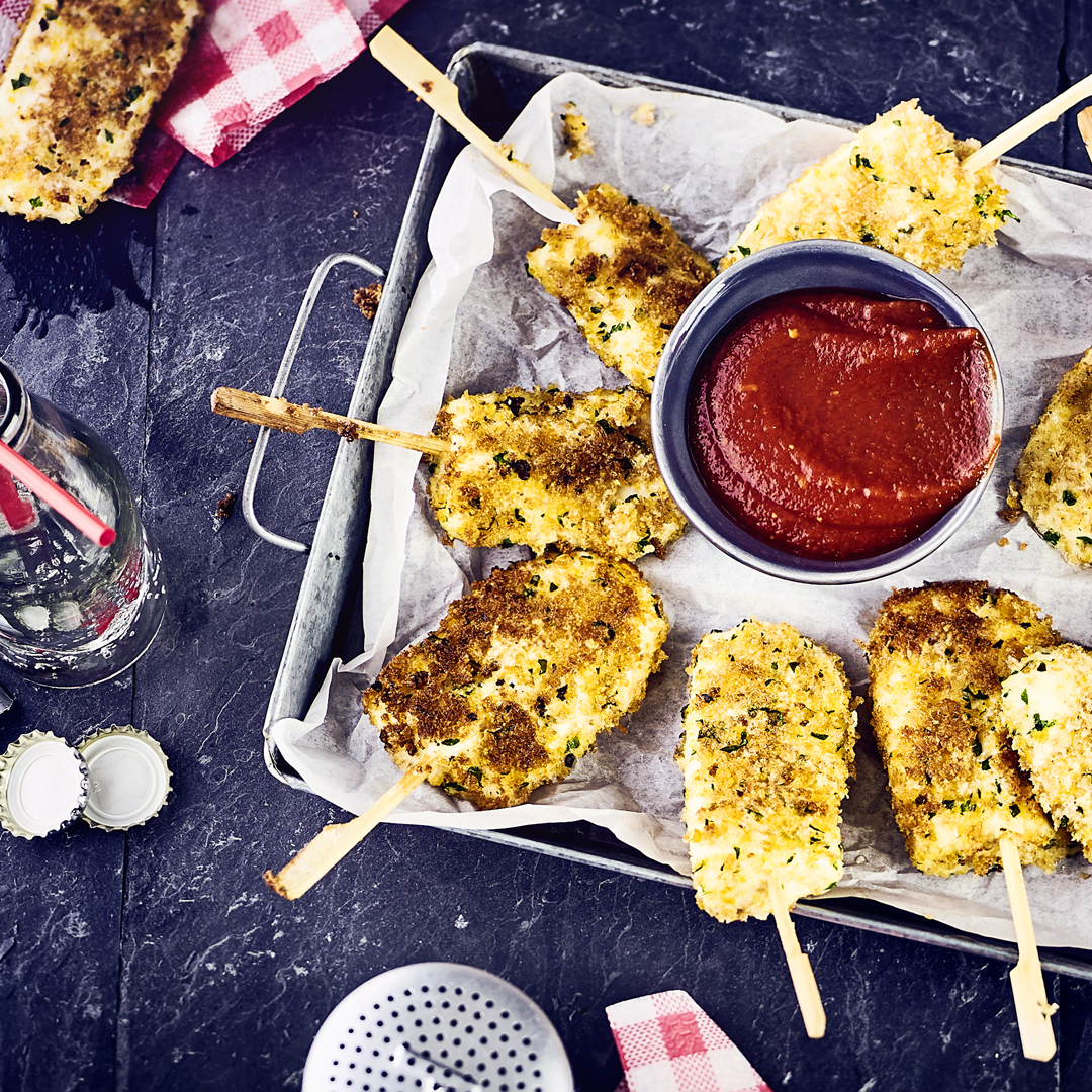 Mozzarellasticks mit Ketchup