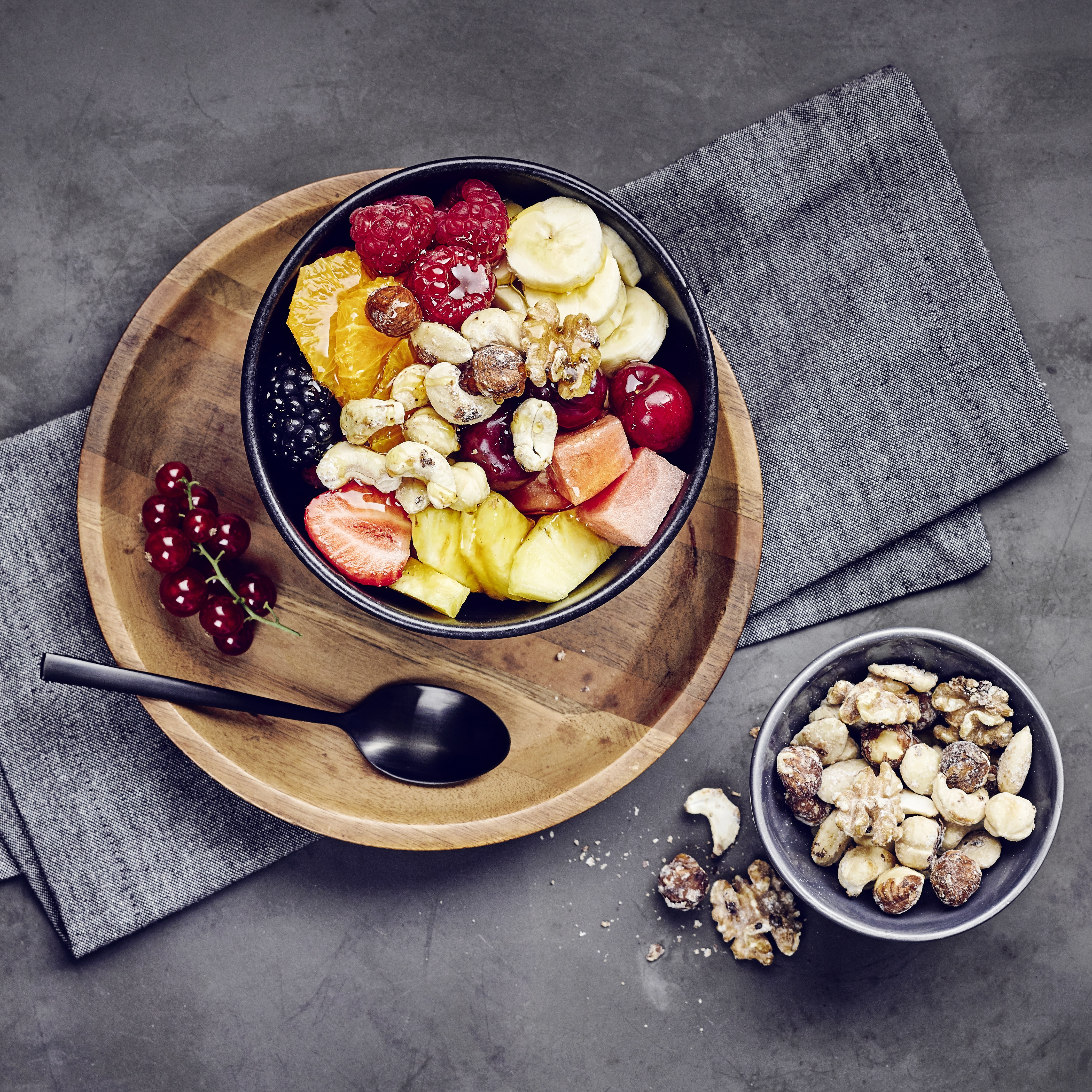 Obstsalat mit Nüssen