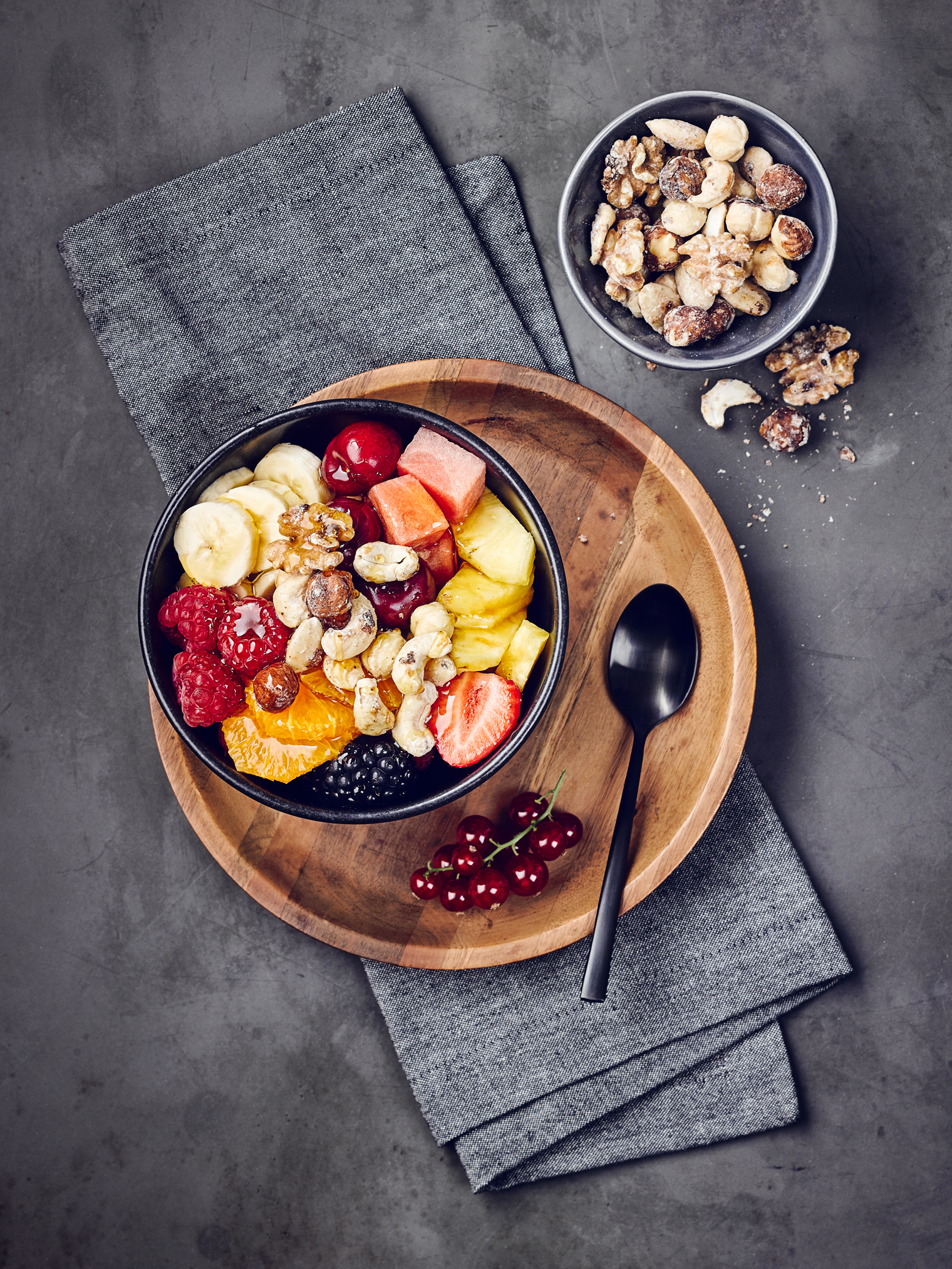 Obstsalat mit Nüssen 