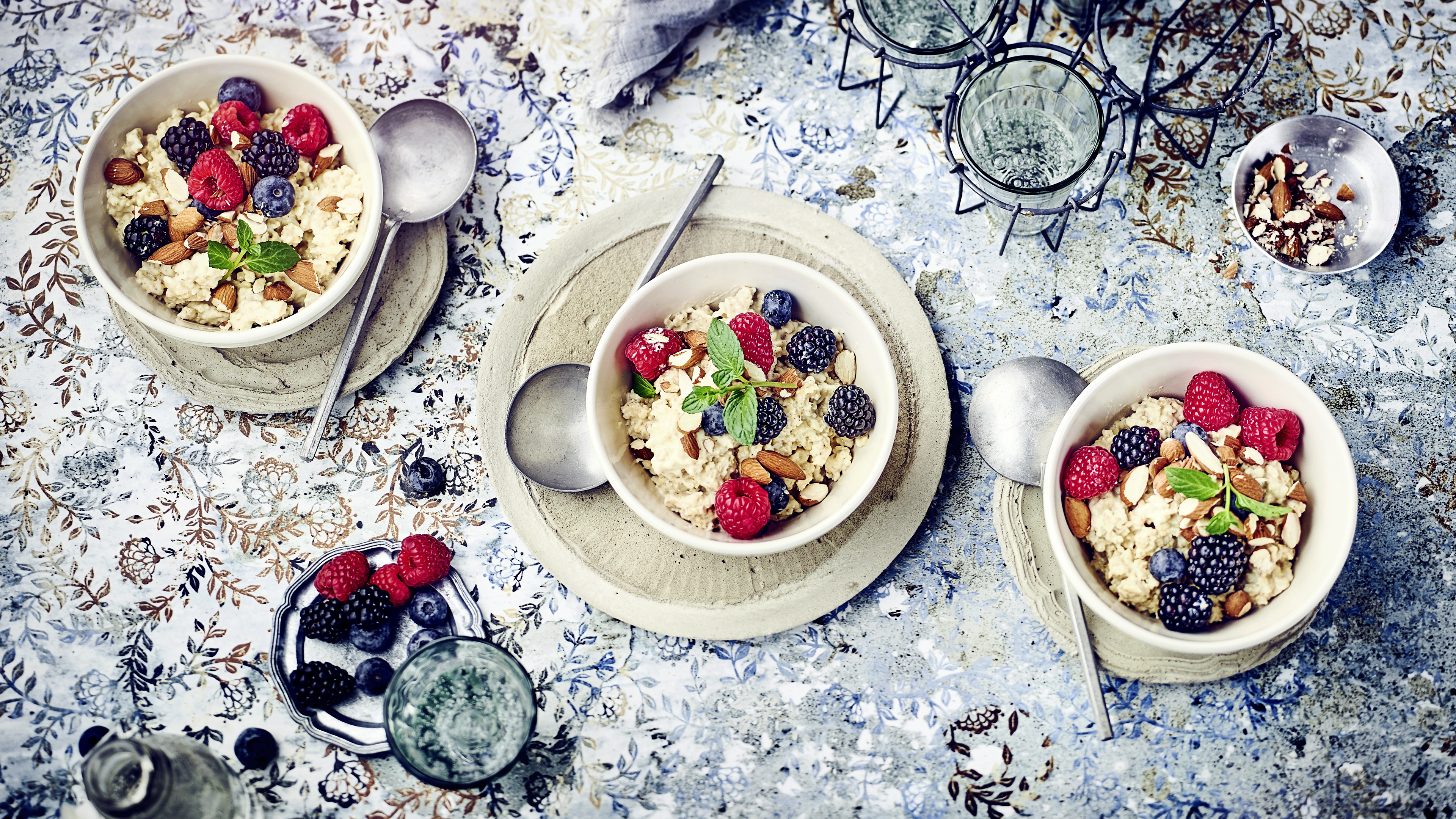 Pudding Oats mit frischen Beeren