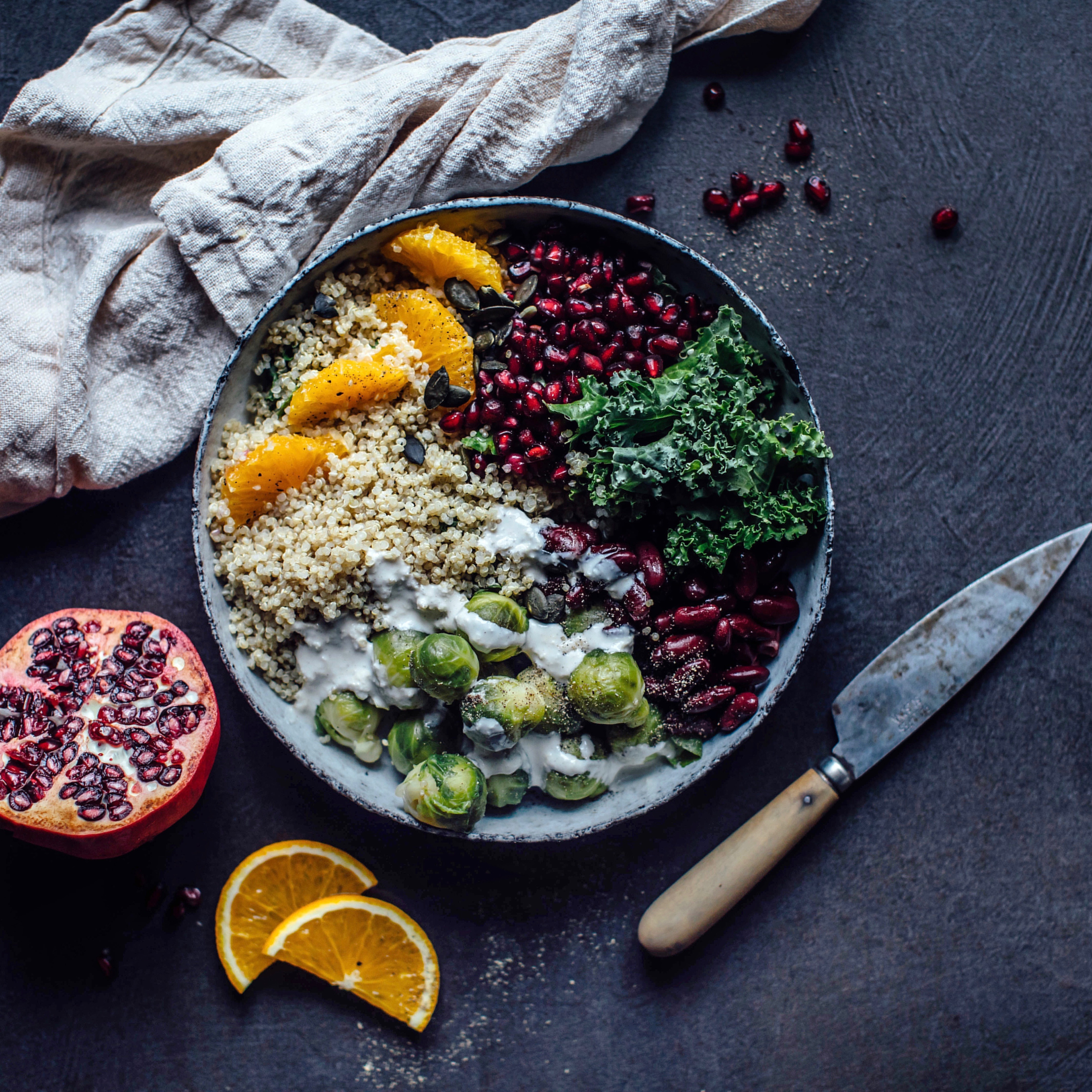 Quinoa Bowl mit Rosenkohl