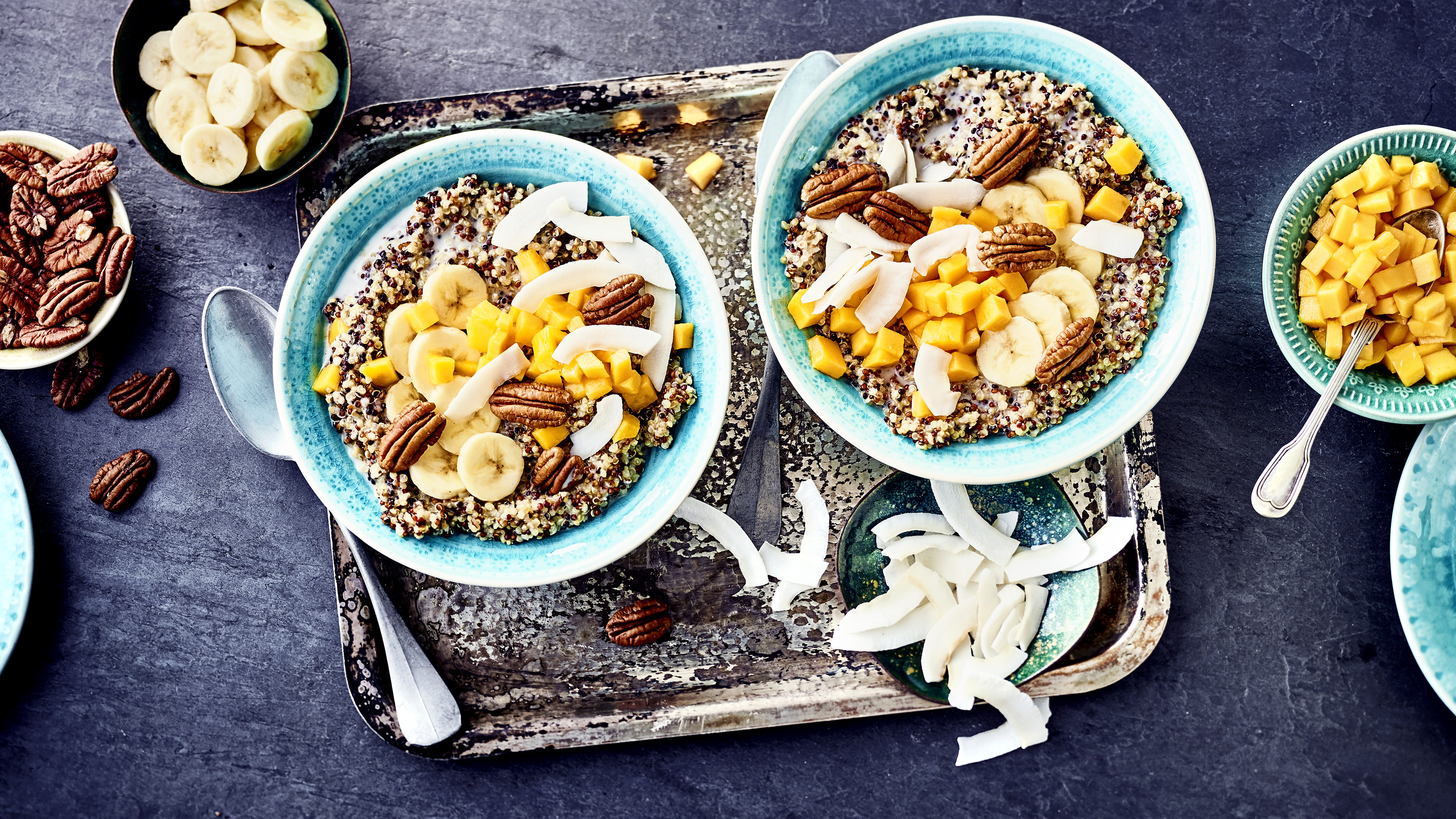 Quinoa-Porridge mit Banane und Mango