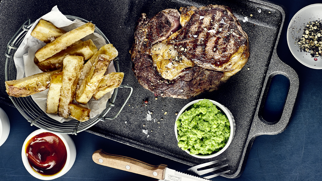 Rib-Eye-Steak mit Pommes