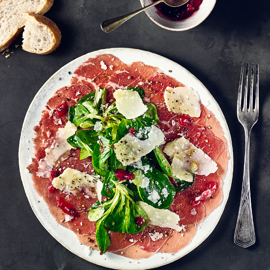 Carpaccio vom Rind mit Feldsalat