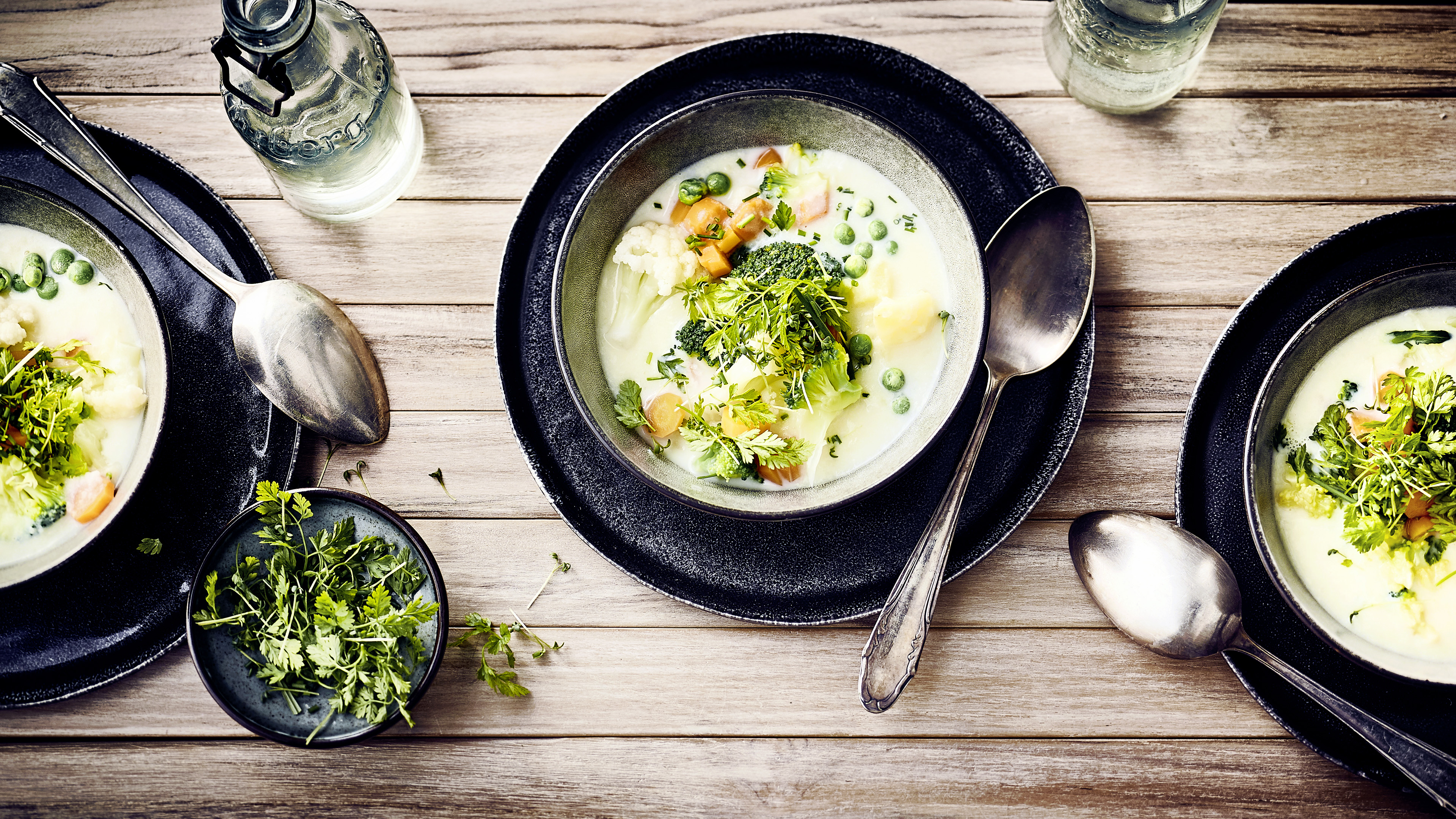 Schwedische Kartoffelsuppe mit frischem Sommergemüse