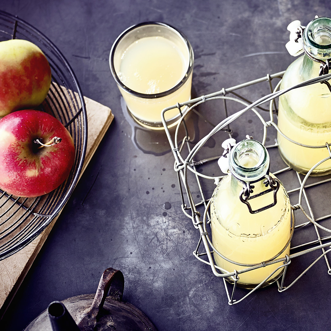 Wir zeigen Ihnen, wie Sie Apfelsaft selber machen.