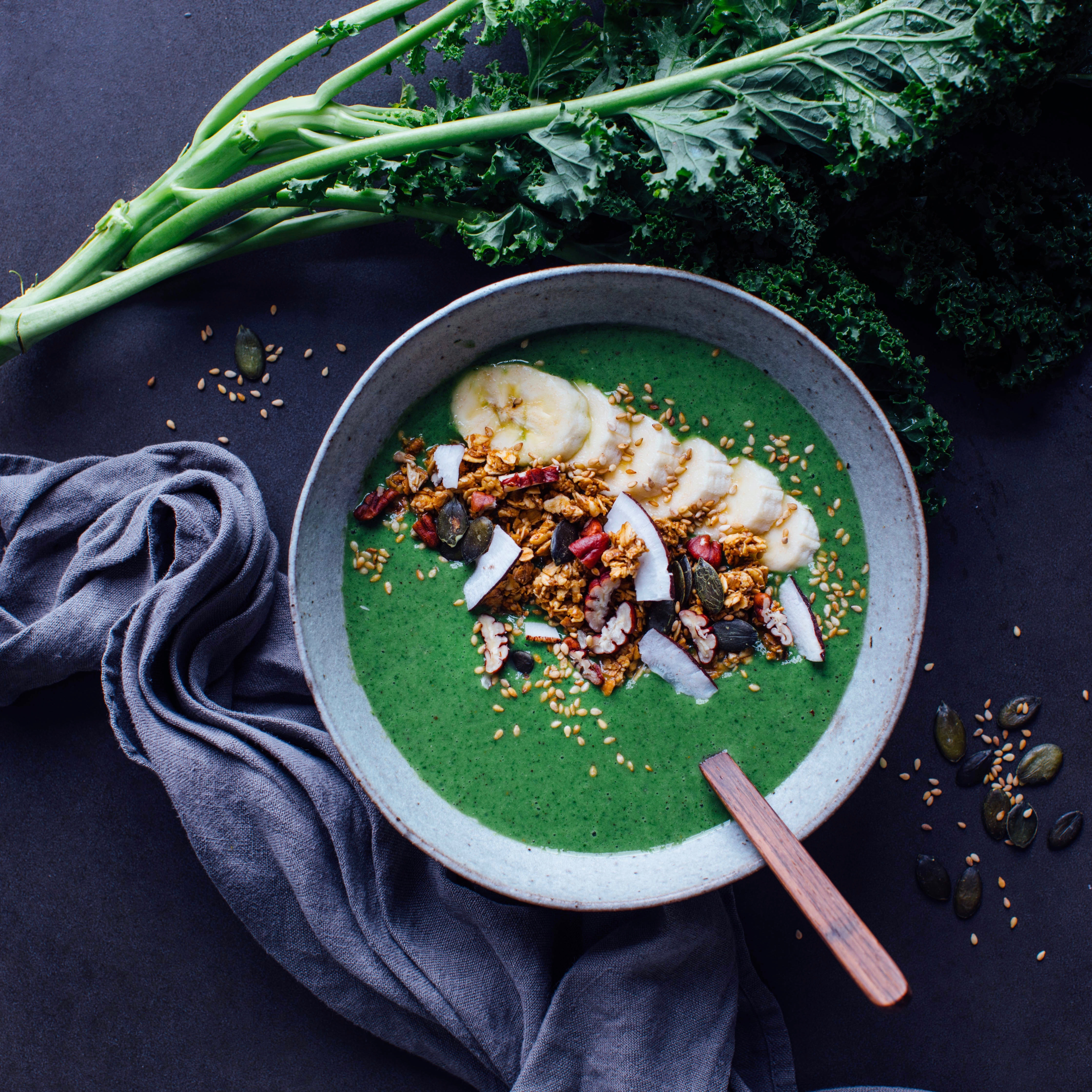 Smoothie-Bowl mit Grünkohl