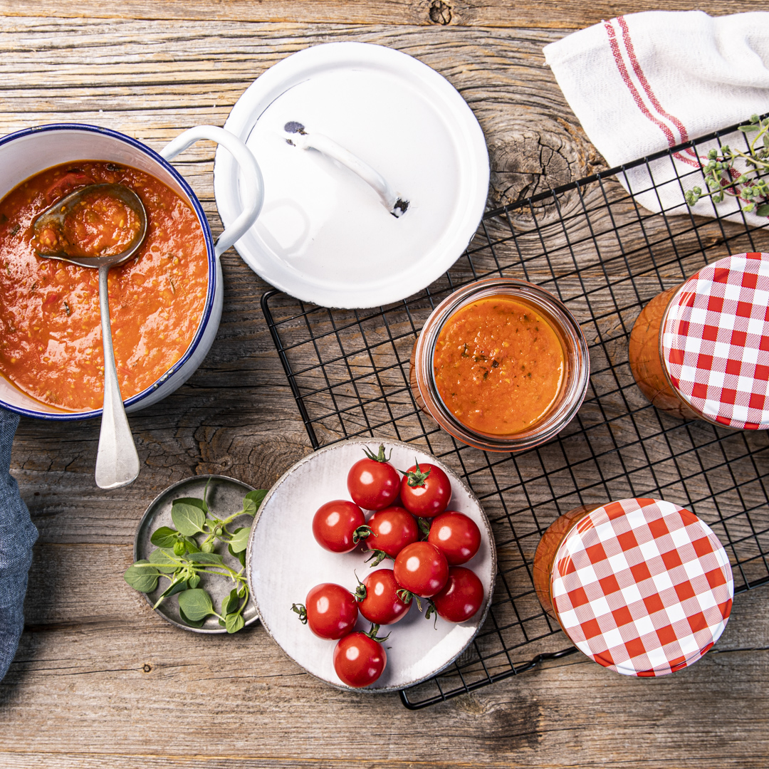 Tomatensugo mit Majoran verfeinert