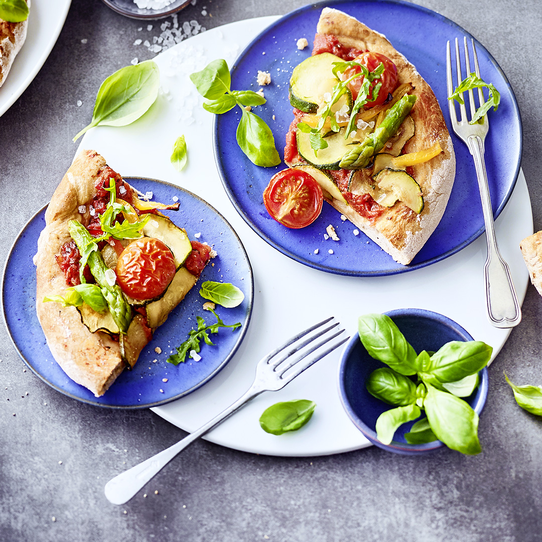 Vegane Pizza mit Gemüse