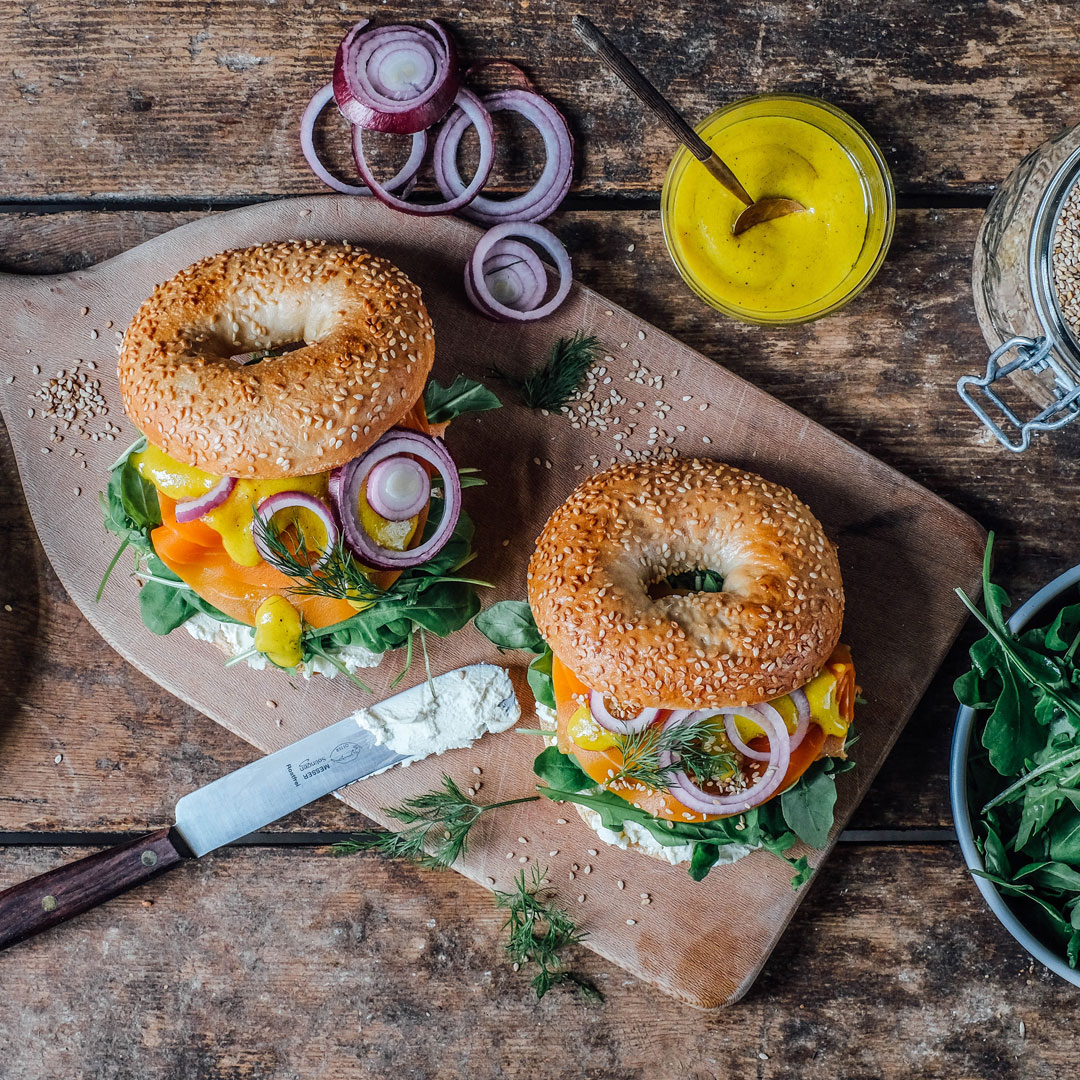 Vegane Lax-Bagel mit Rucola