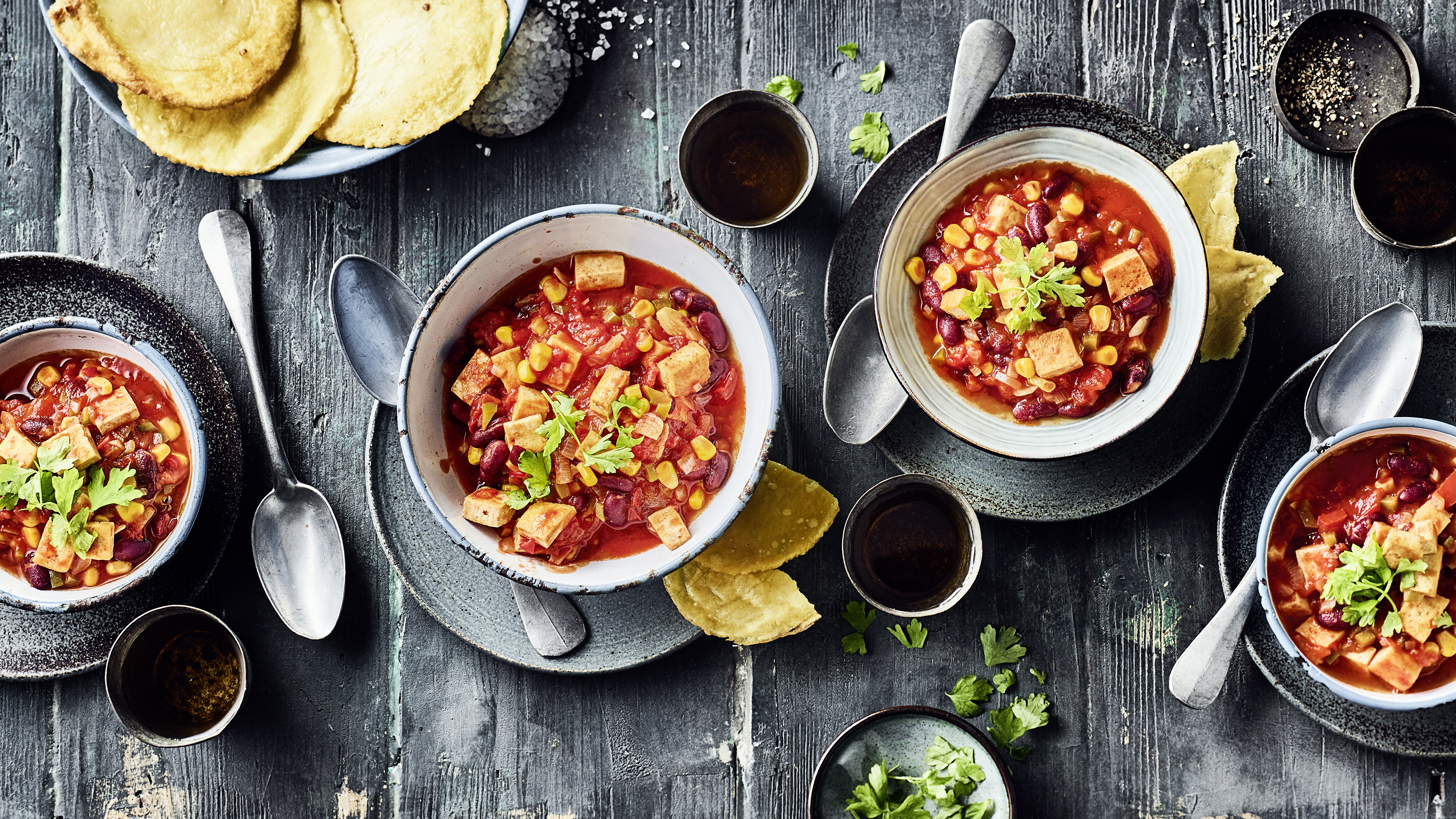 Vegetarisches Tofu-Chili mit Toastadas