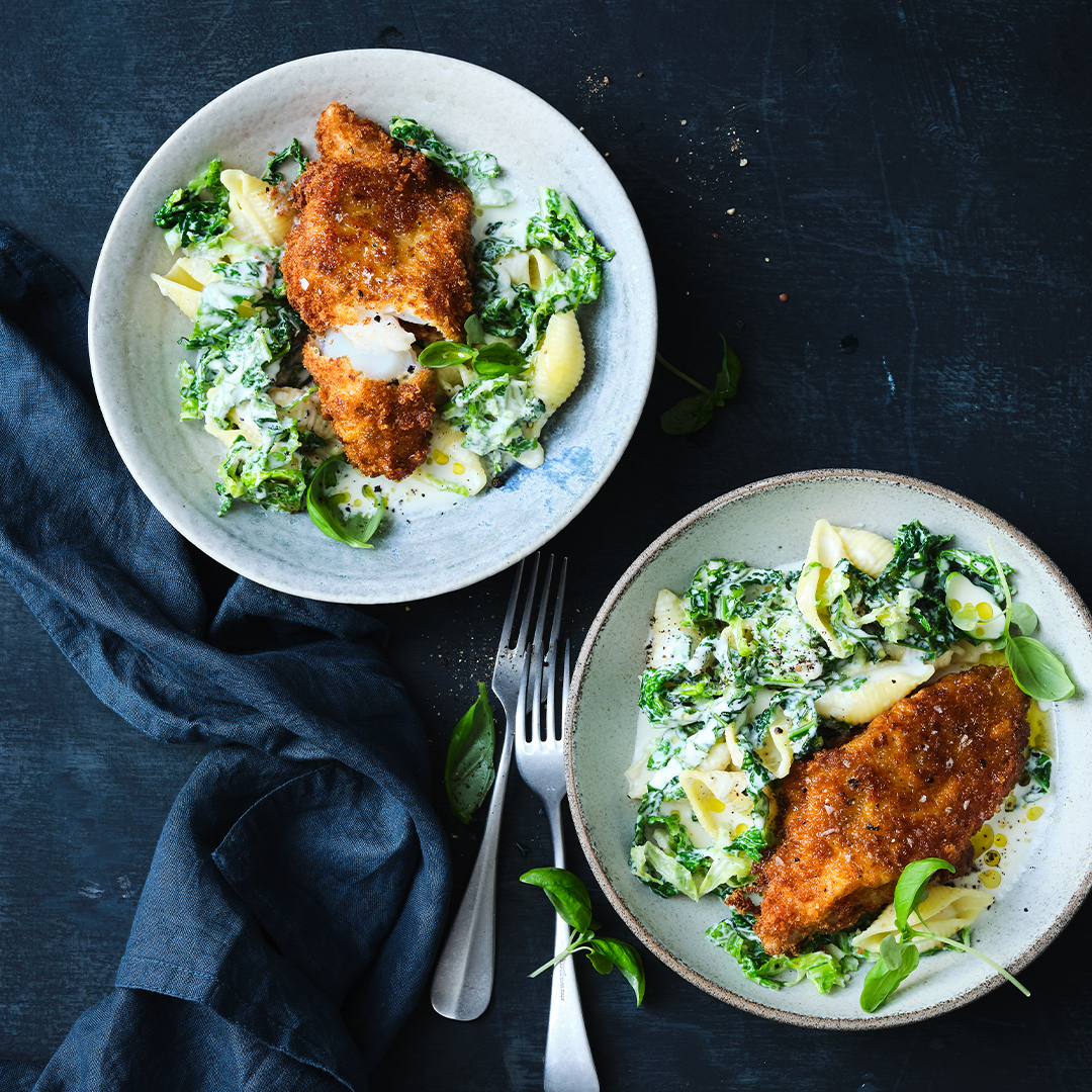 Fisch und Meeresfrüchte für das Grillen verarbeiten.