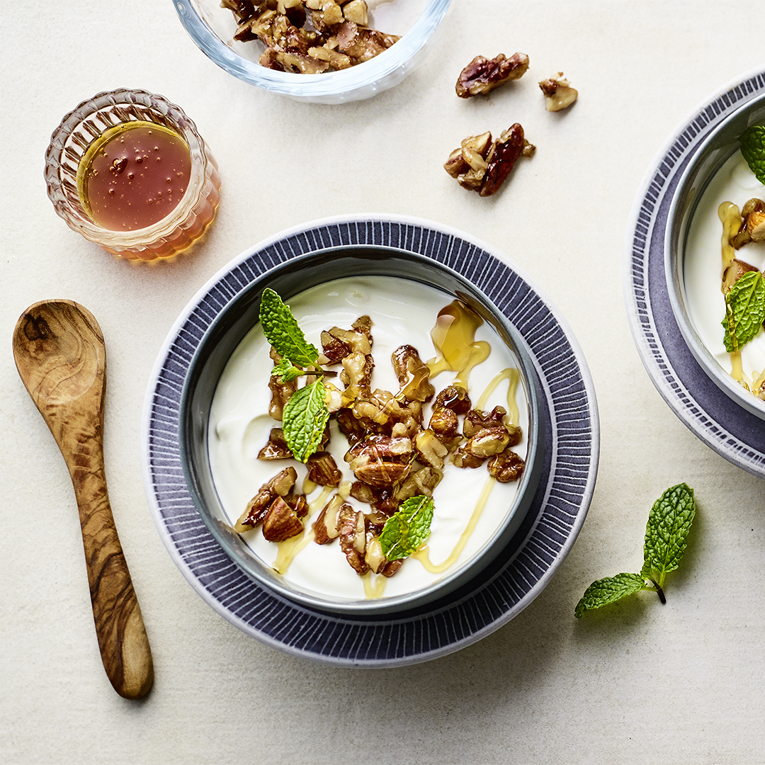 Griechischer Joghurt mit Nüssen und Honig