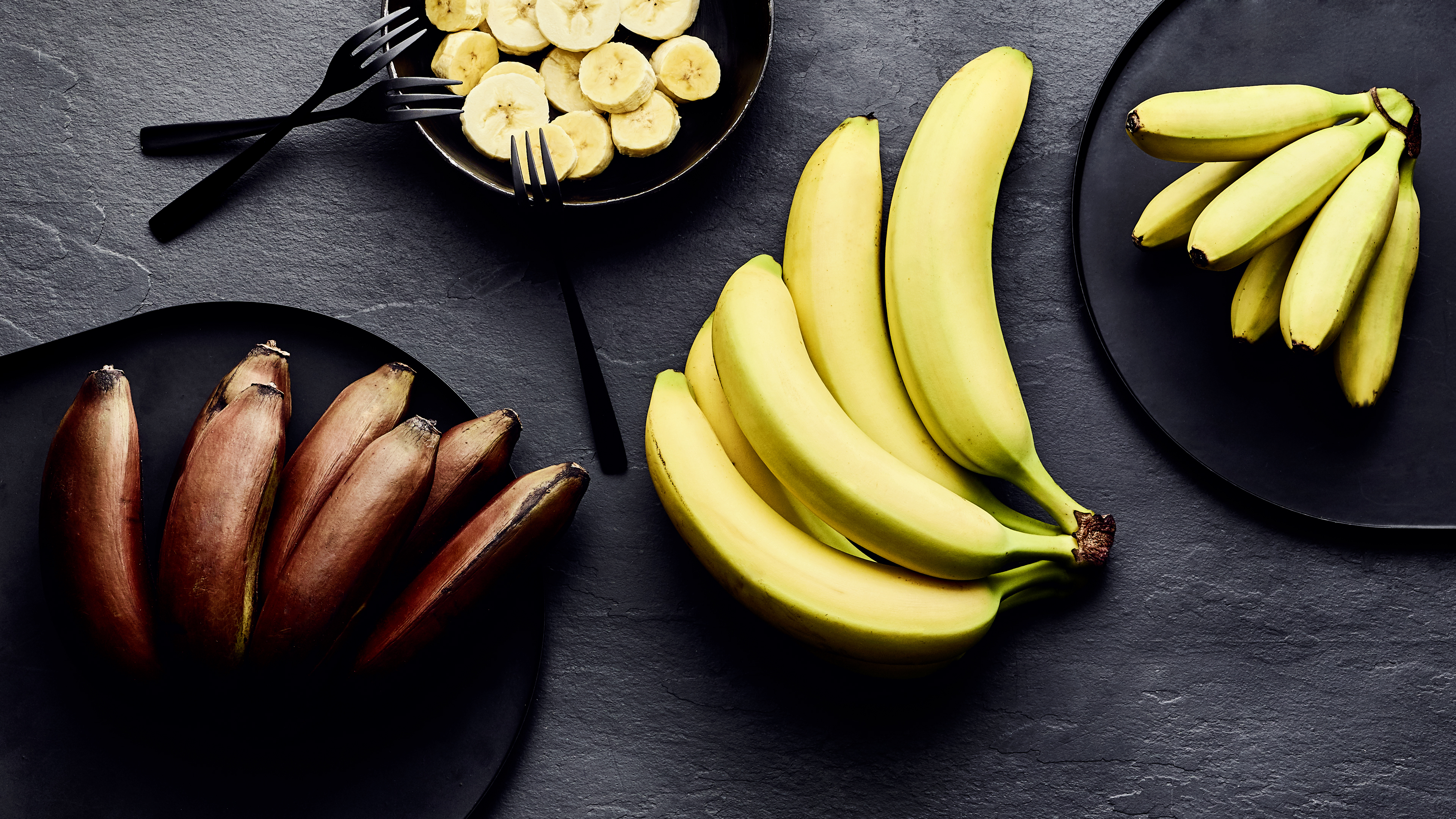 Bananen sind ausgereift an ihrer tiefgelben Schale erkennbar. 