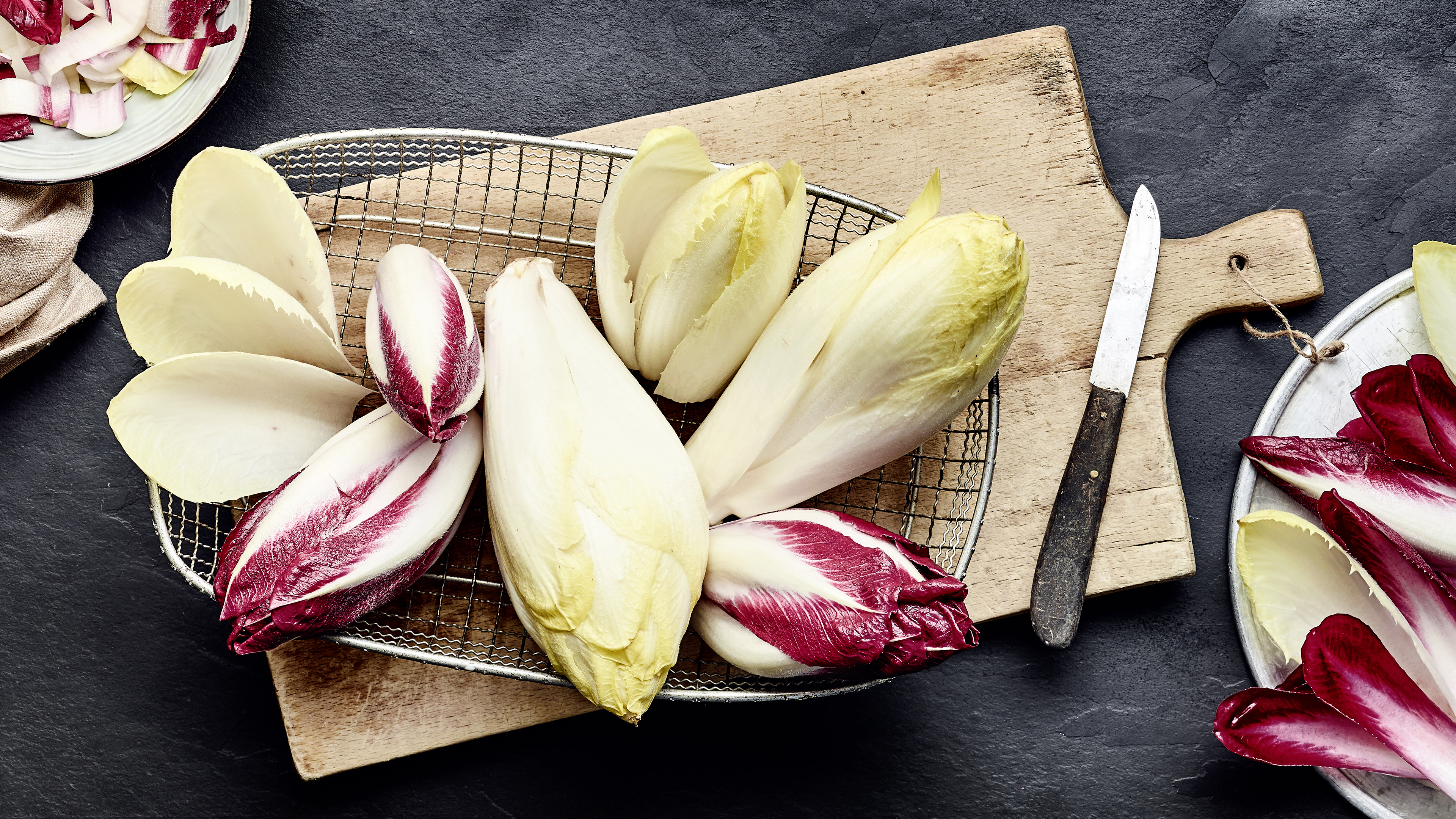 Chicorée gehört mit seinen Bitterstoffen zu den herberen Salatsorten. 