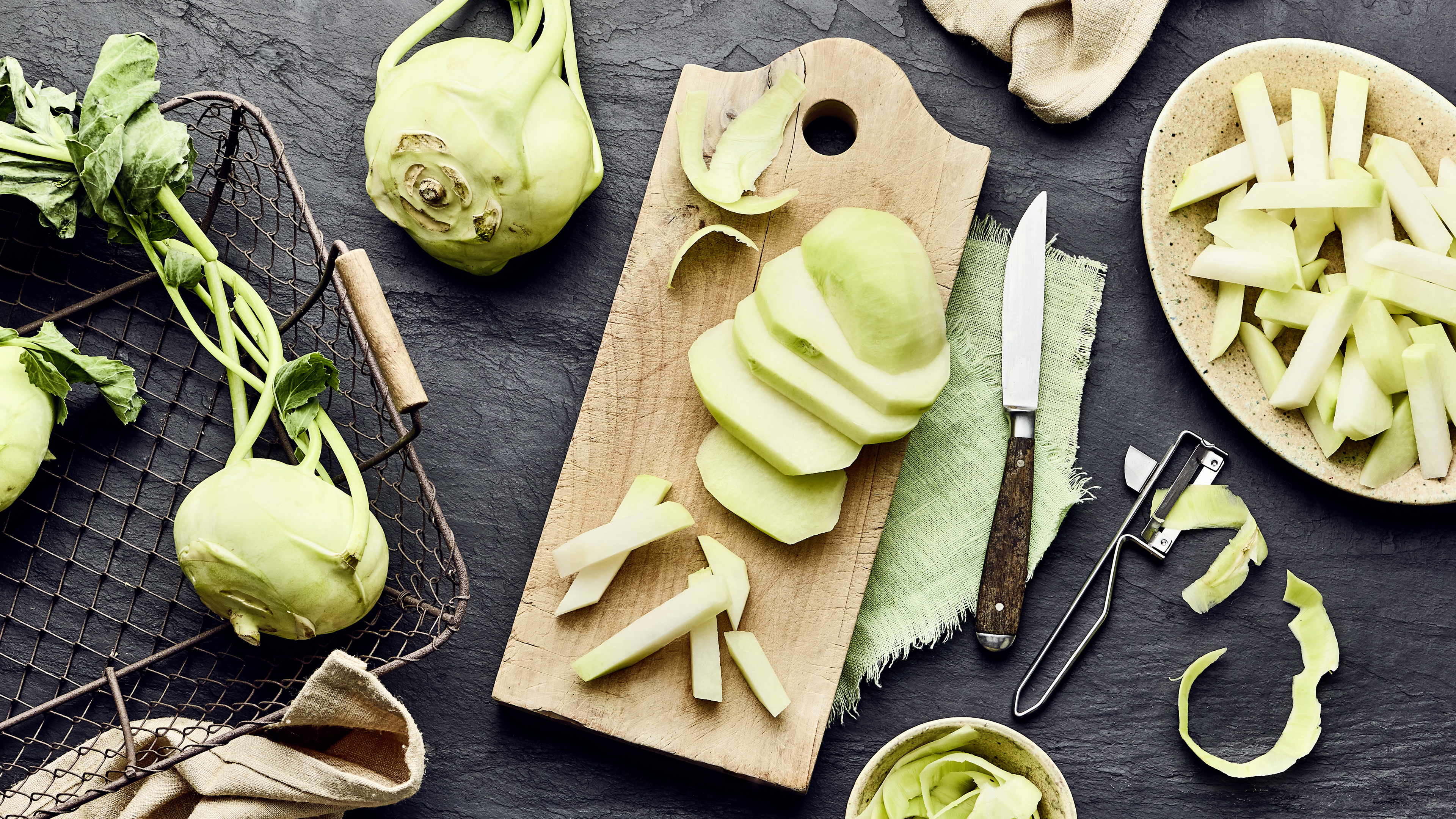 Kohlrabi ist auch unter dem Namen Kohlrübe genannt. 