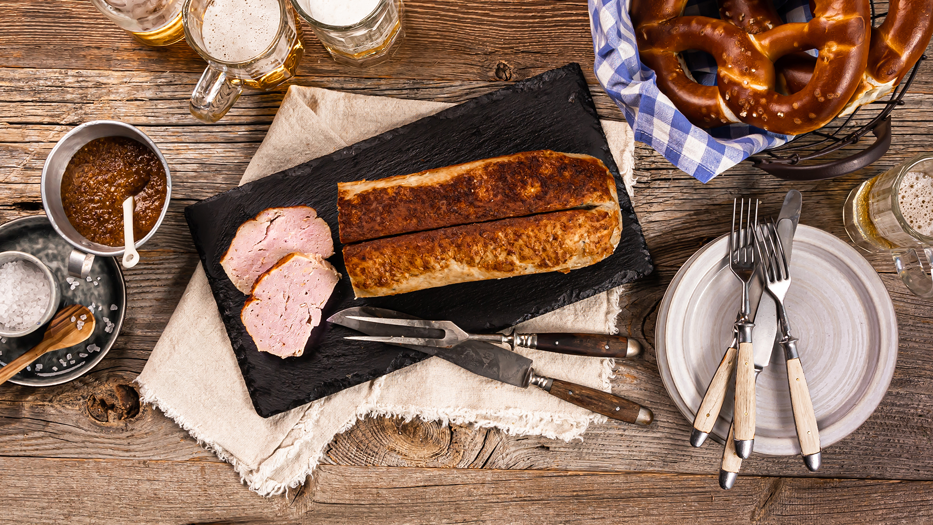 Leberkäse enthält keinen Käse und in der Regel auch keine Leber. 