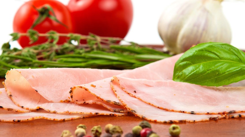 Putenbrust ist eine besonders fettarme Wurstsorte.